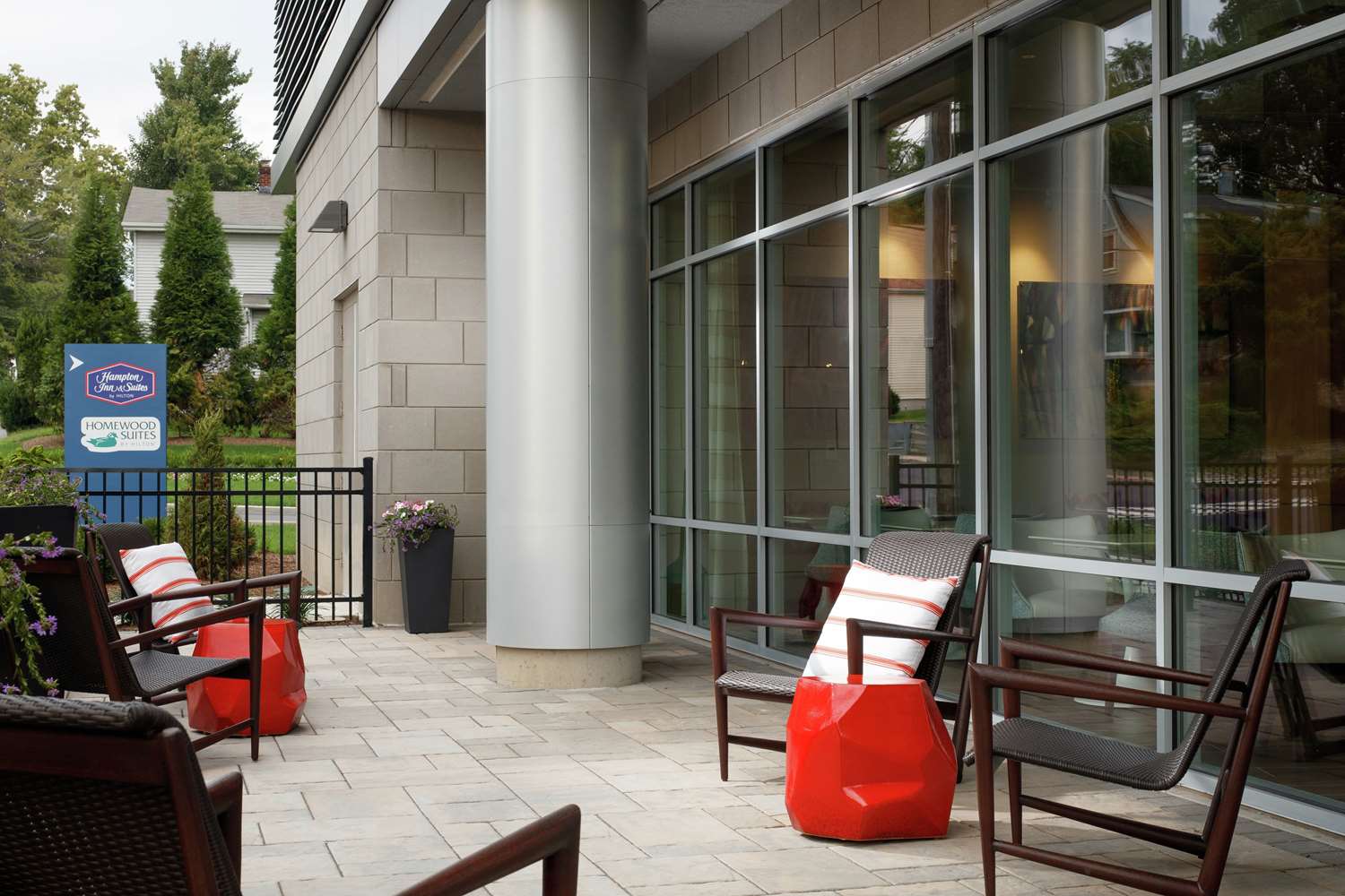 Hampton Inn & Suites Teaneck/Glenpointe 2