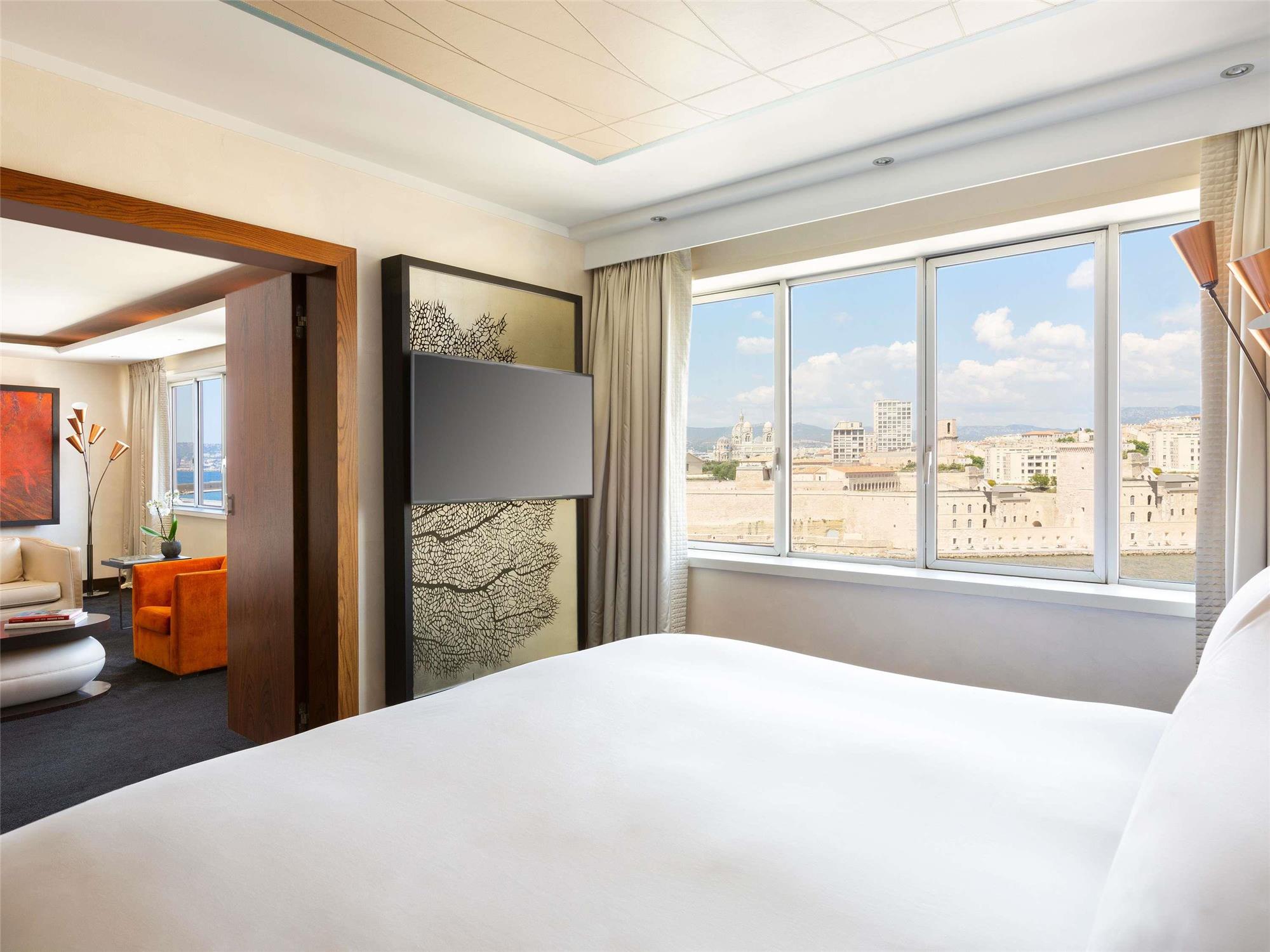 Sofitel Marseille Vieux-Port 2