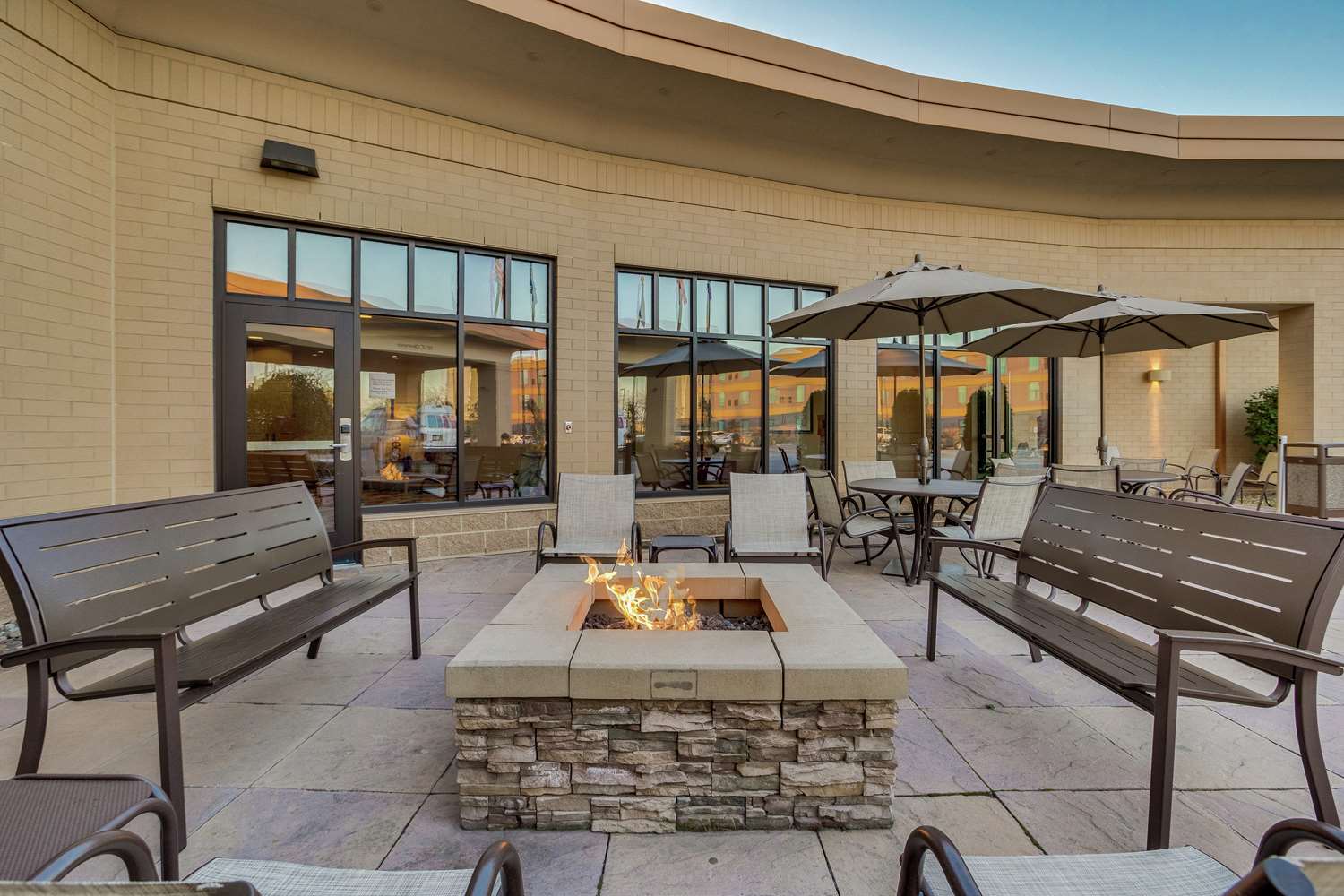 Hilton Garden Inn Milwaukee Airport 2
