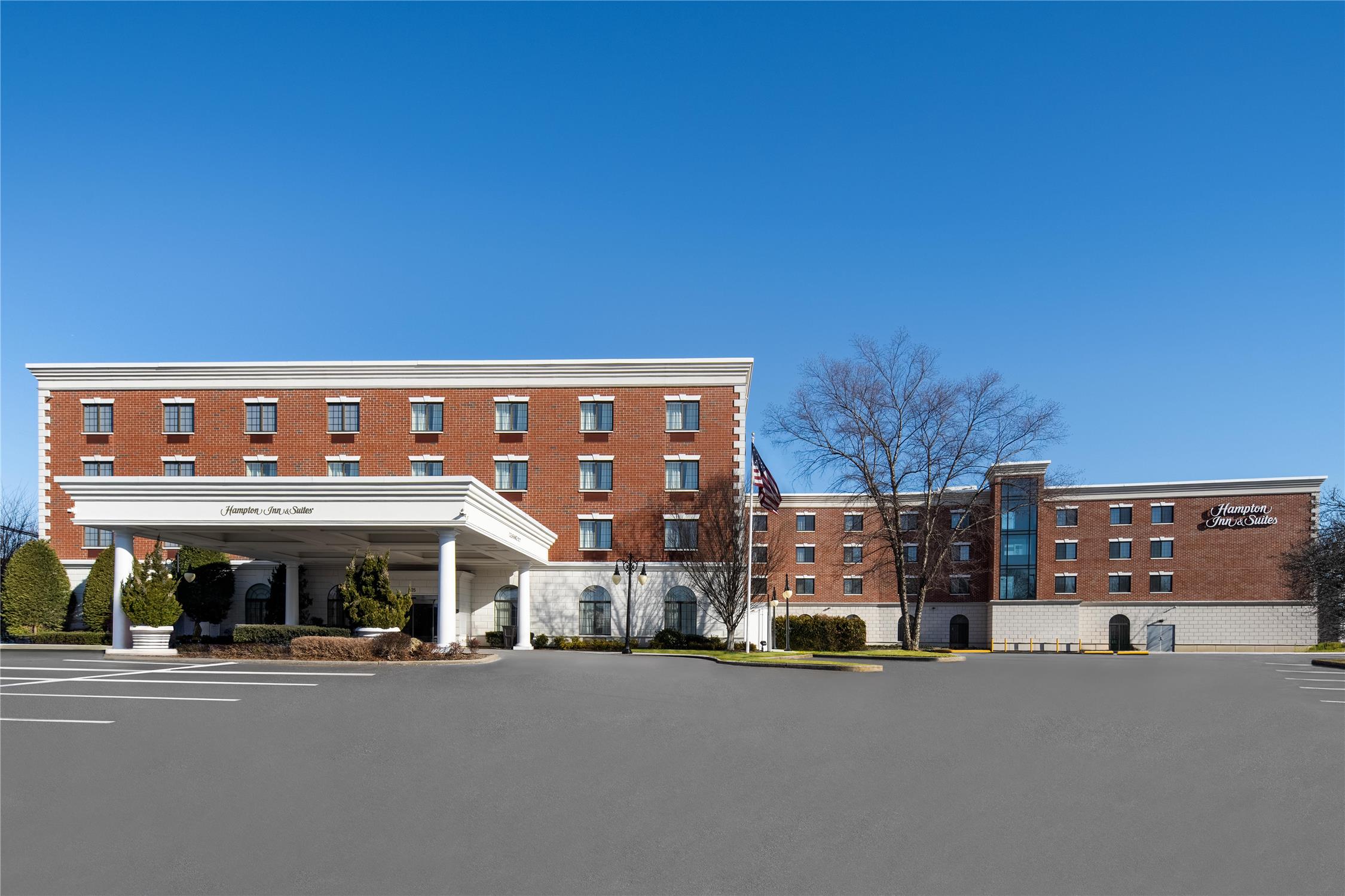 Hampton Inn & Suites Rockville Centre 2