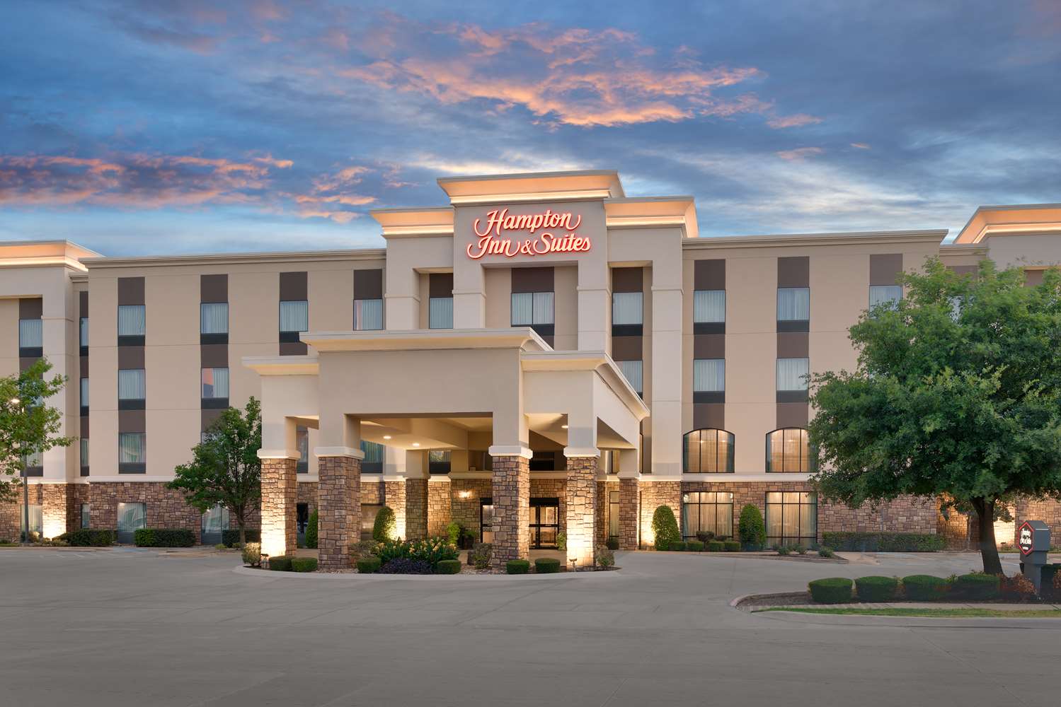 Hampton Inn & Suites Ft. Worth-Burleson 1