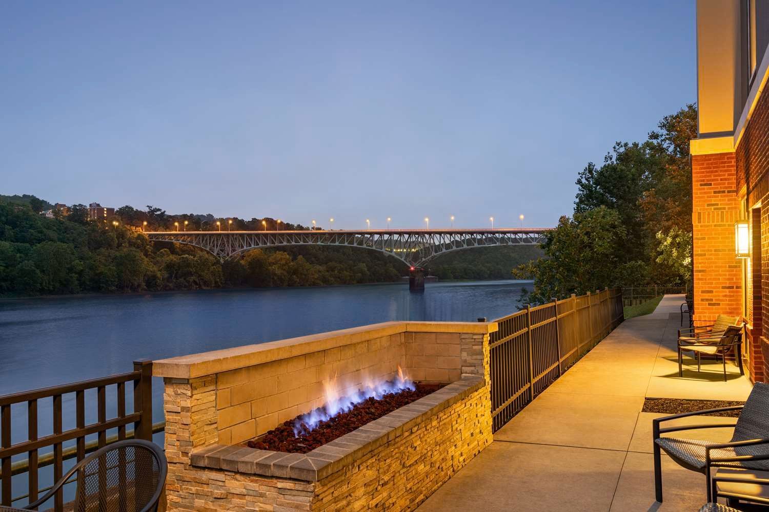 Hampton Inn & Suites Pittsburgh/Waterfront-West Homestead 2