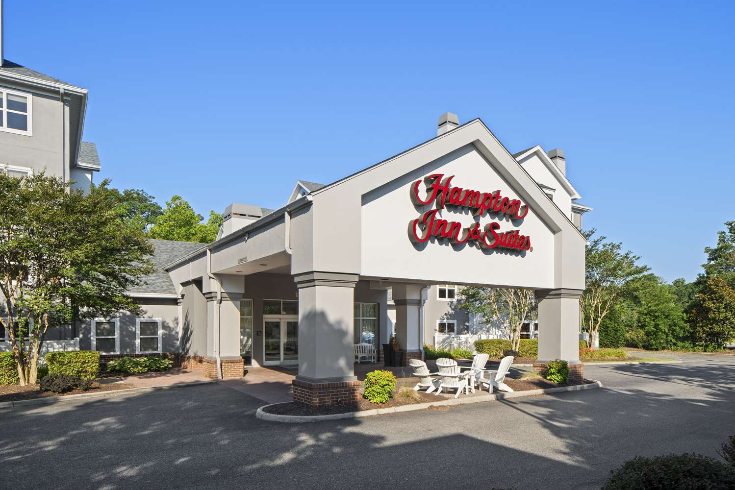Hampton Inn & Suites Newport News (Oyster Point) 2