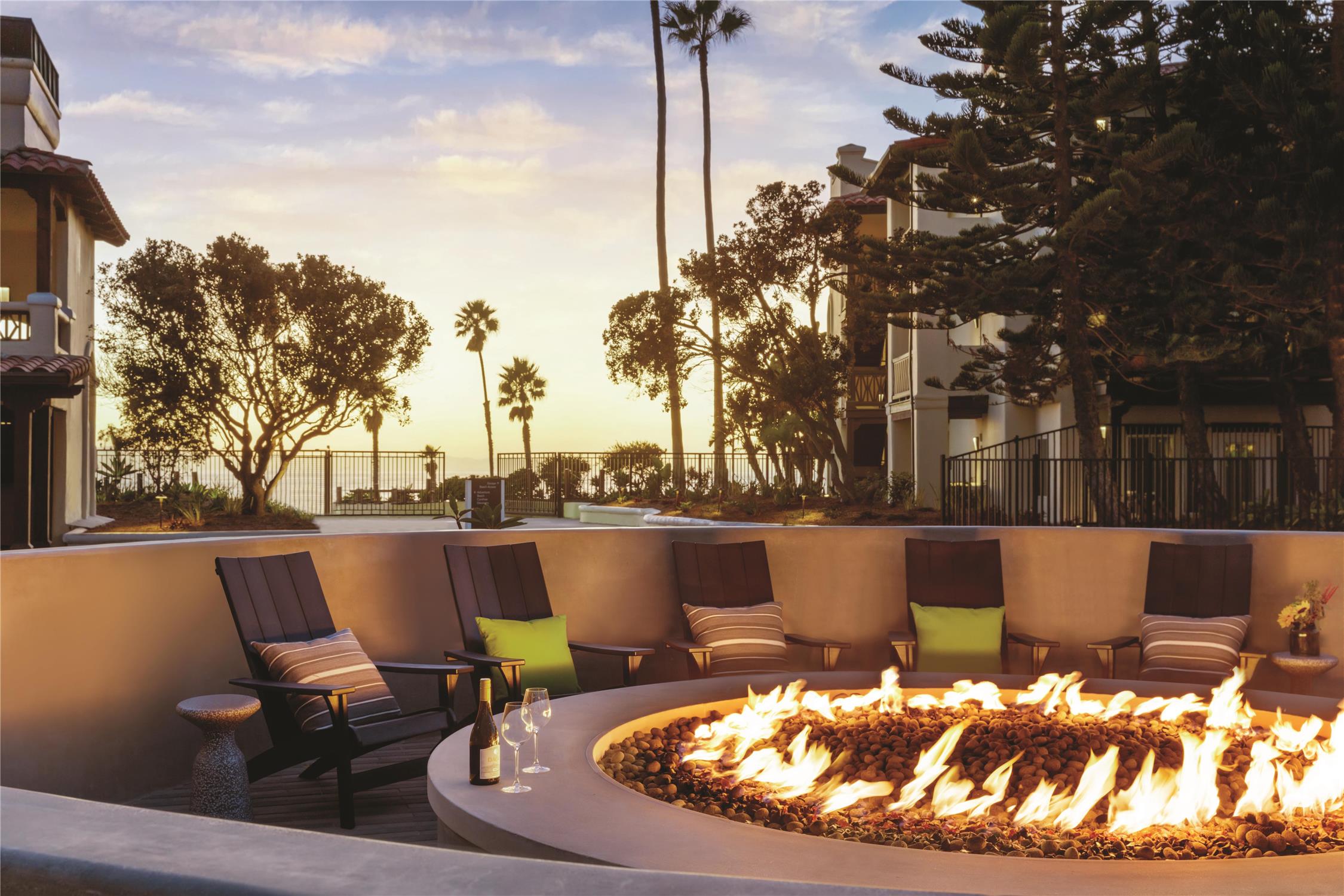 Zachari Dunes on Mandalay Beach, Curio Collection by Hilton 2