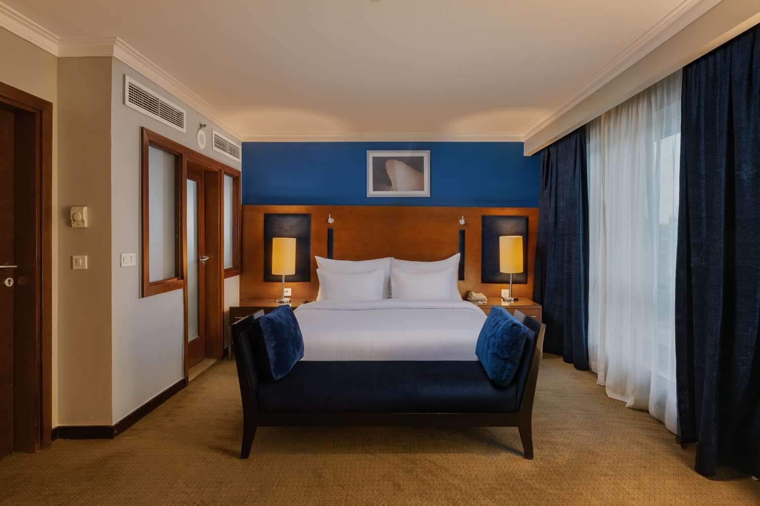 Diplomatic suite lounge access