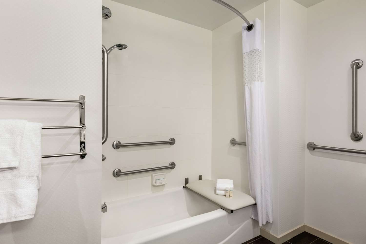 Non-smoking accessible with water view