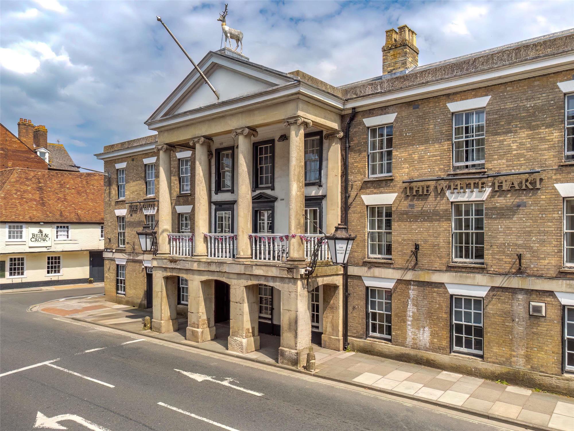 Mercure Salisbury White Hart Hotel & Apartments 1