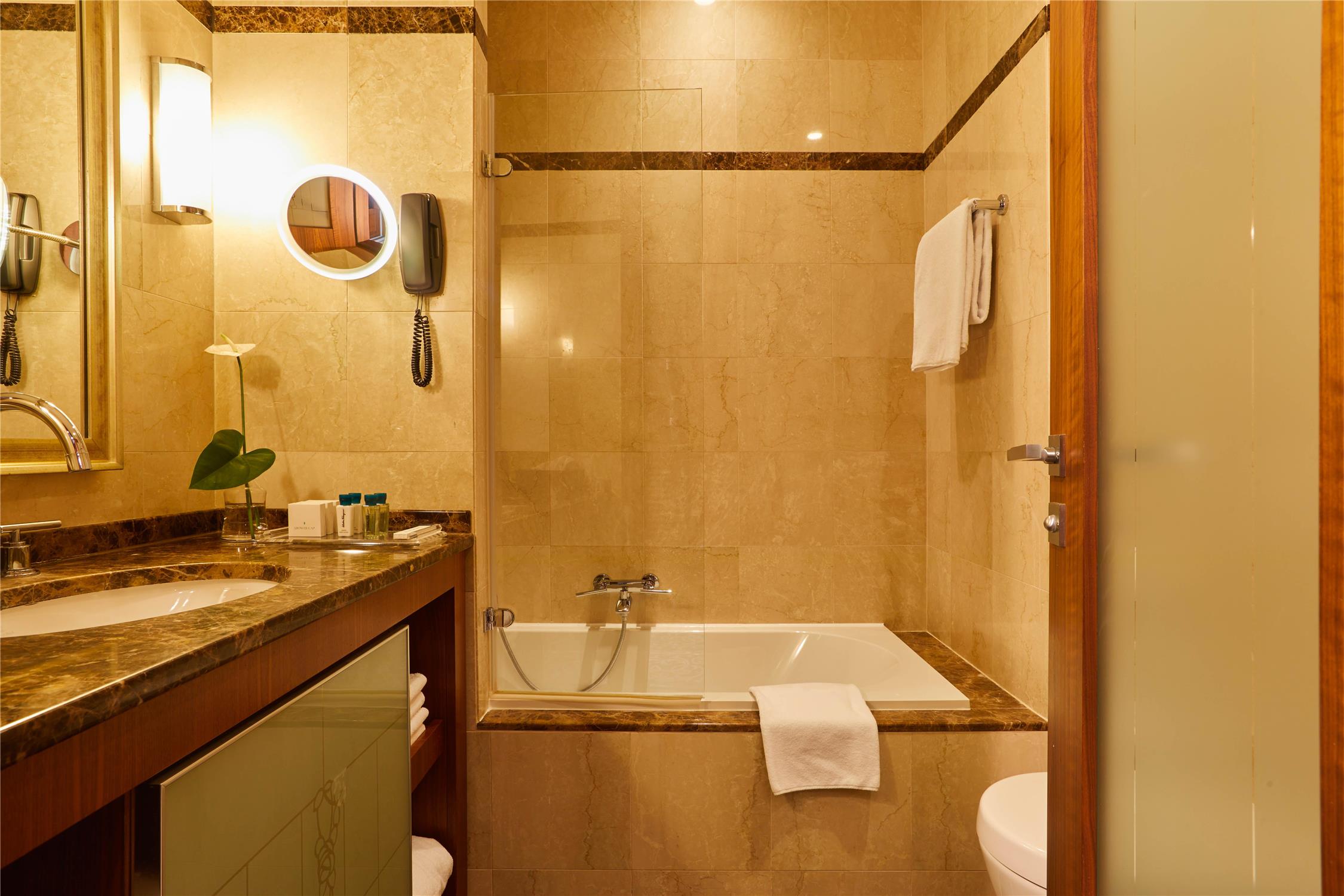 Laguna suite with Extrabed Adult
