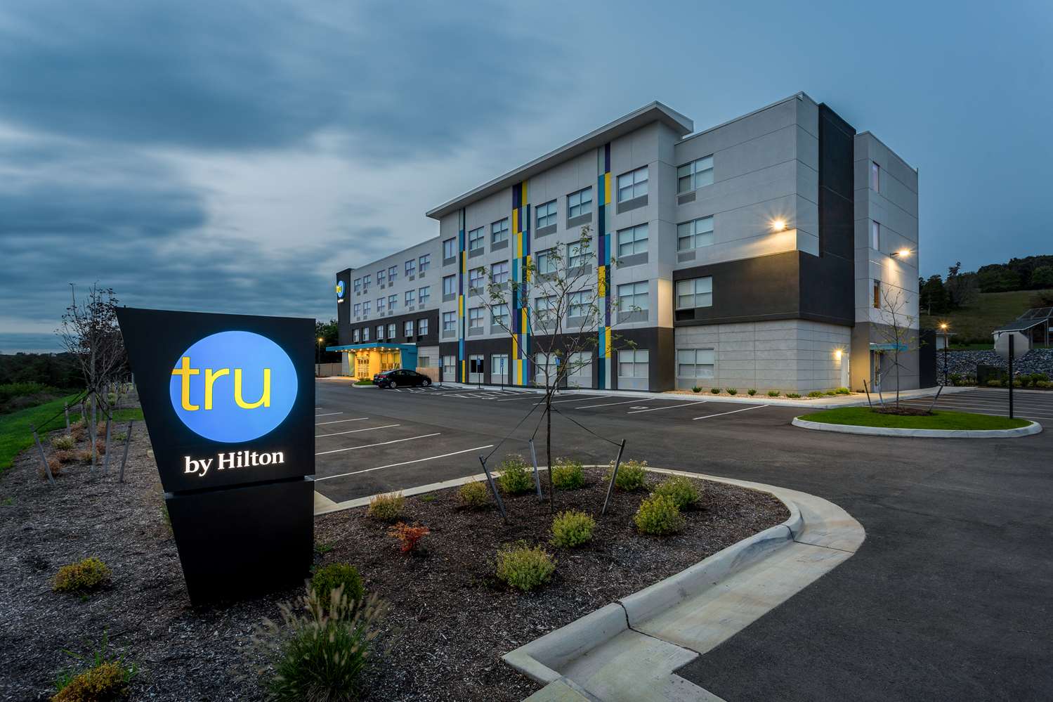 Tru By Hilton Radford 2