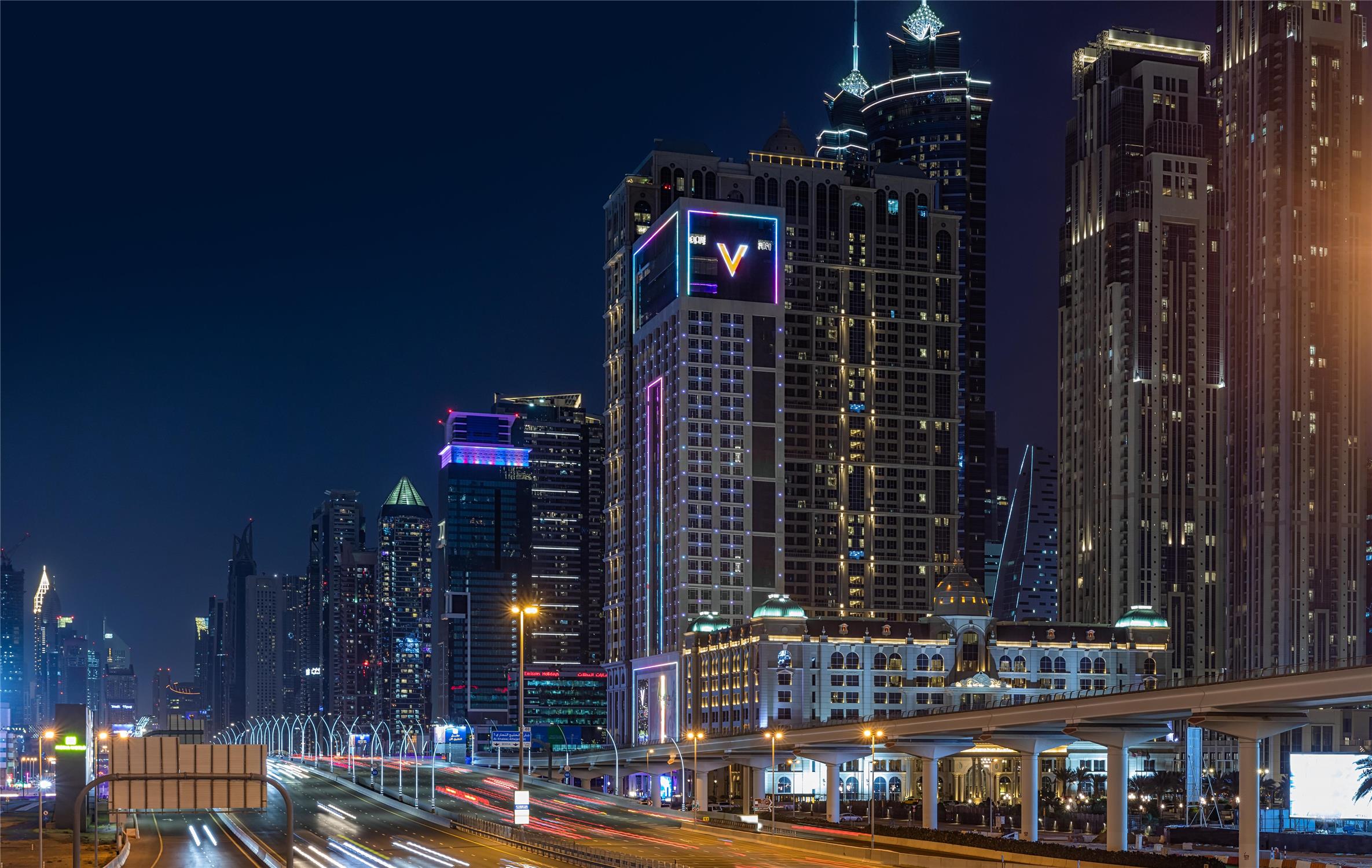 V Hotel Dubai, Curio Collection by Hilton 2