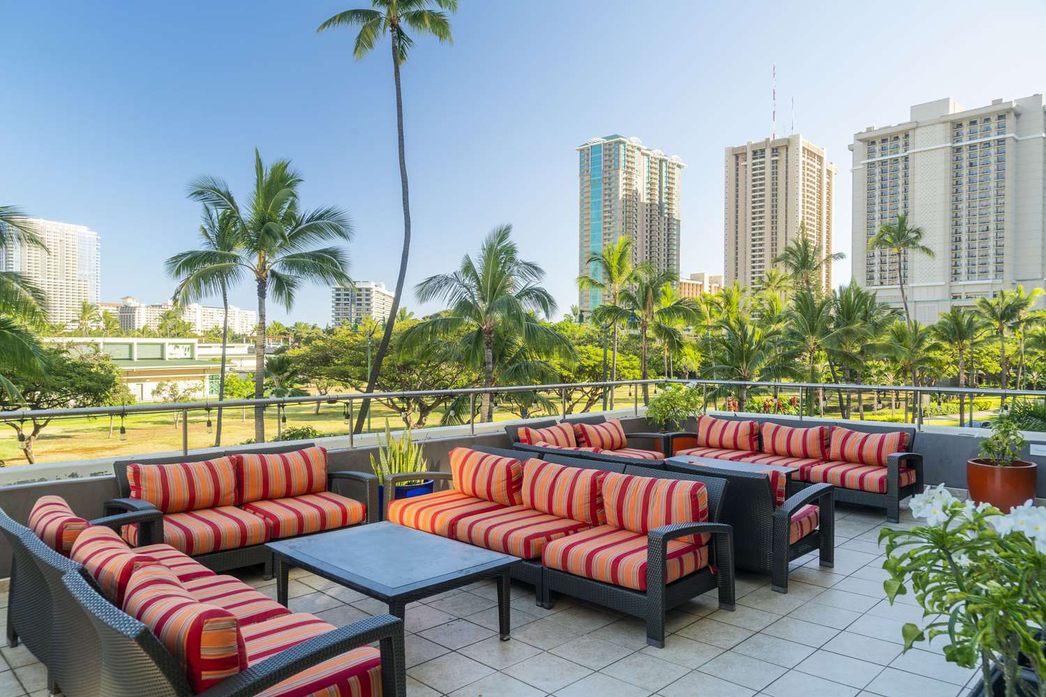 DoubleTree by Hilton Alana - Waikiki Beach 2