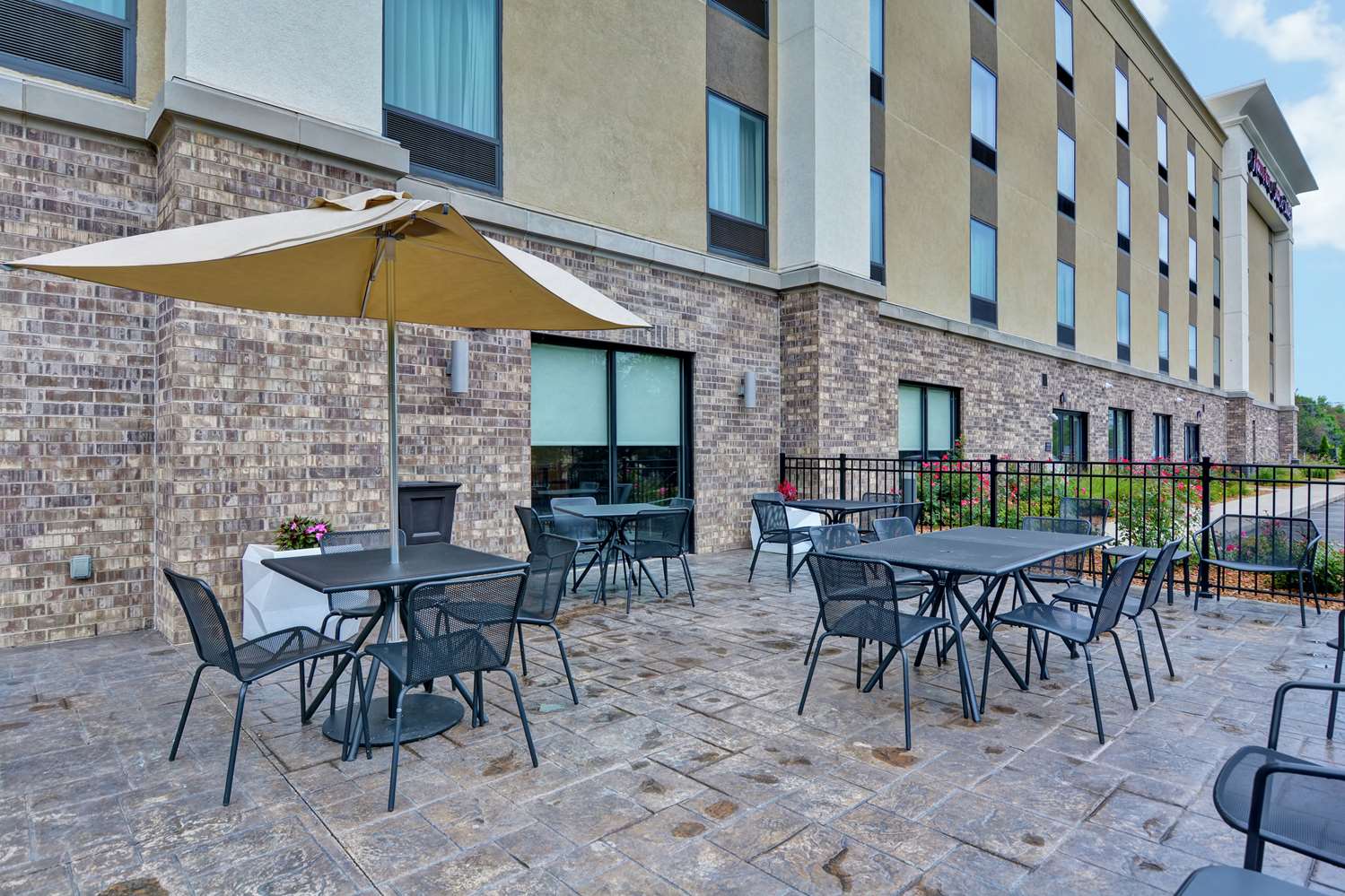 Hampton Inn & Suites Ashland, OH 2