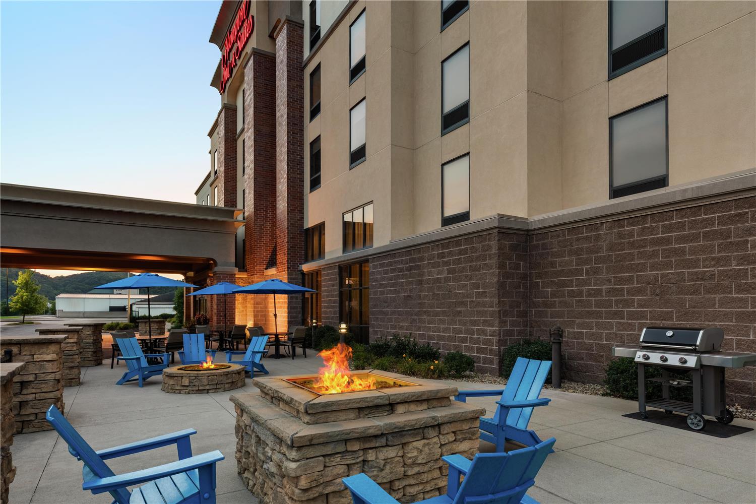 Hampton Inn & Suites Pittsburgh/Harmarville 2