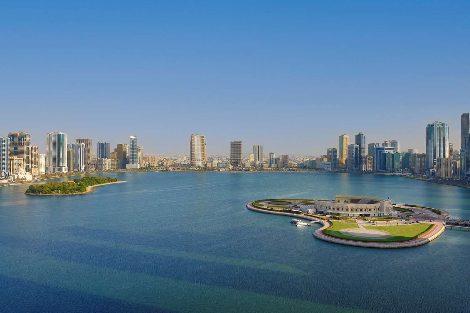 DoubleTree by Hilton Sharjah Waterfront Hotel And Residences 2