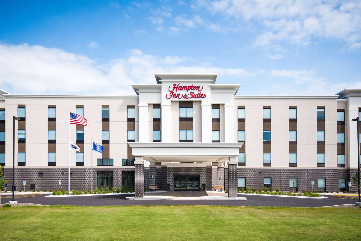 Hampton Inn and Suites at Wisconsin Dells Lake Delton 1