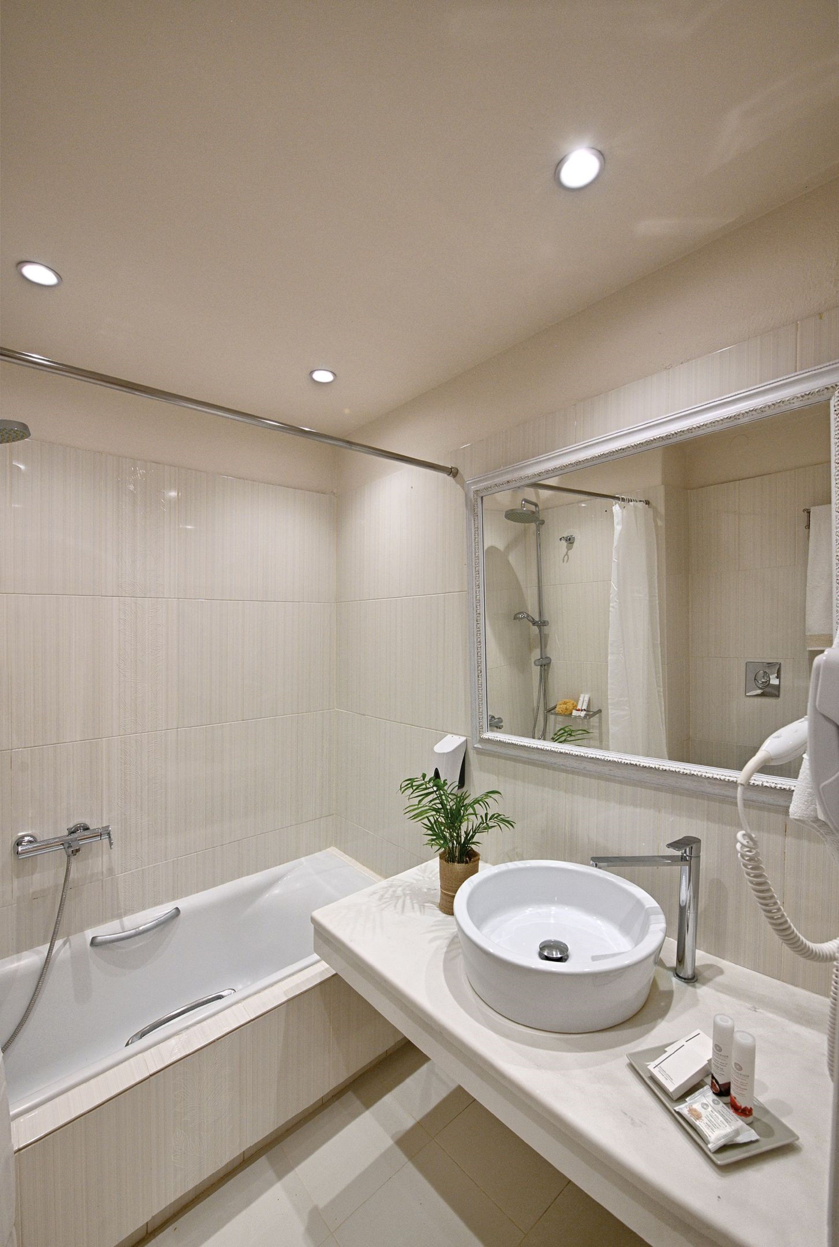 Junior 1 Bedroom Suite with Sea View