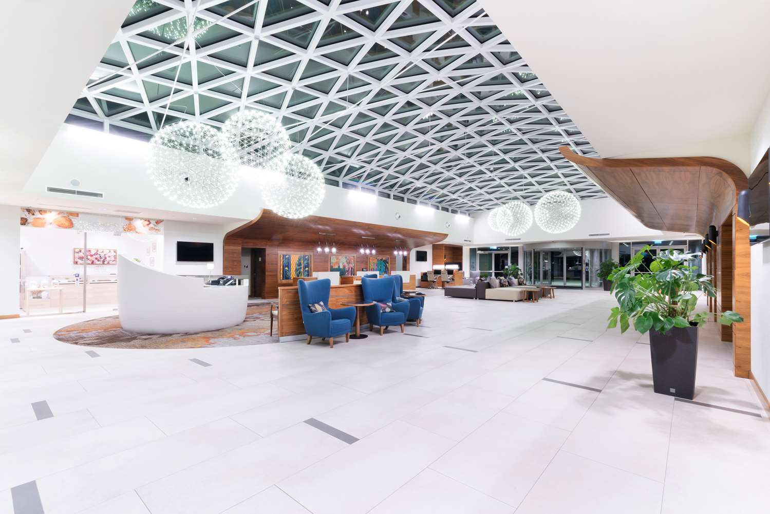 DoubleTree by Hilton Krakow Hotel & Convention Center 2