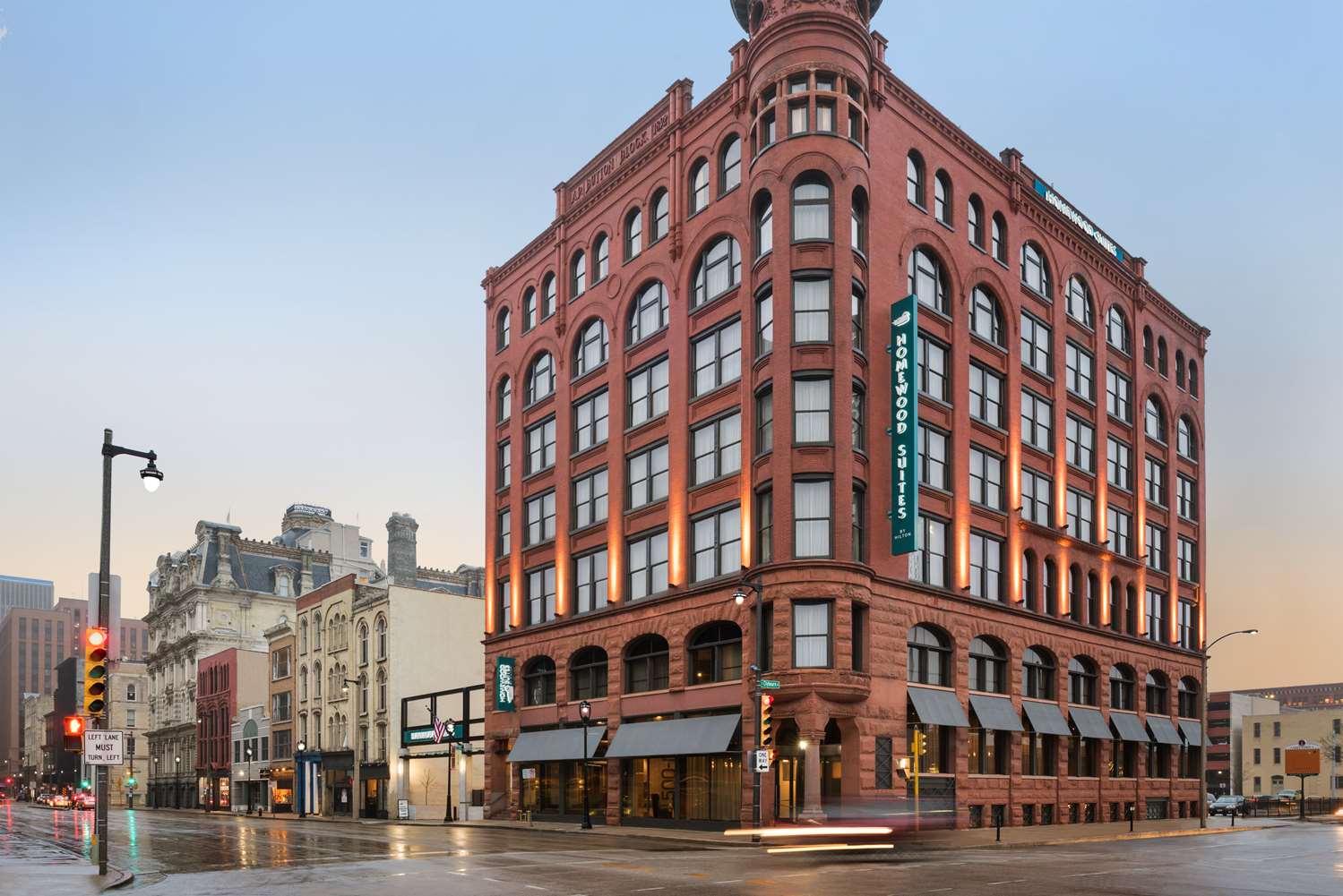 Homewood Suites by Hilton Milwaukee Downtown 2