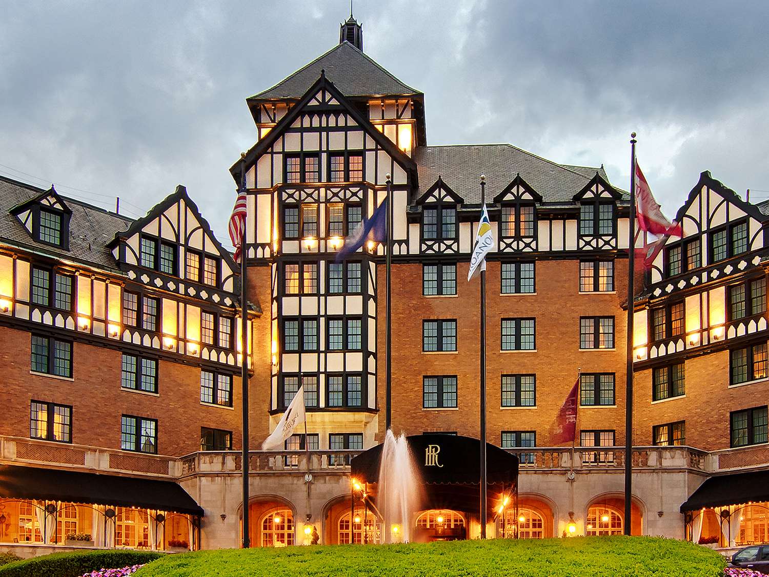 Hotel Roanoke & Conference Center, Curio Collection by Hilton 1