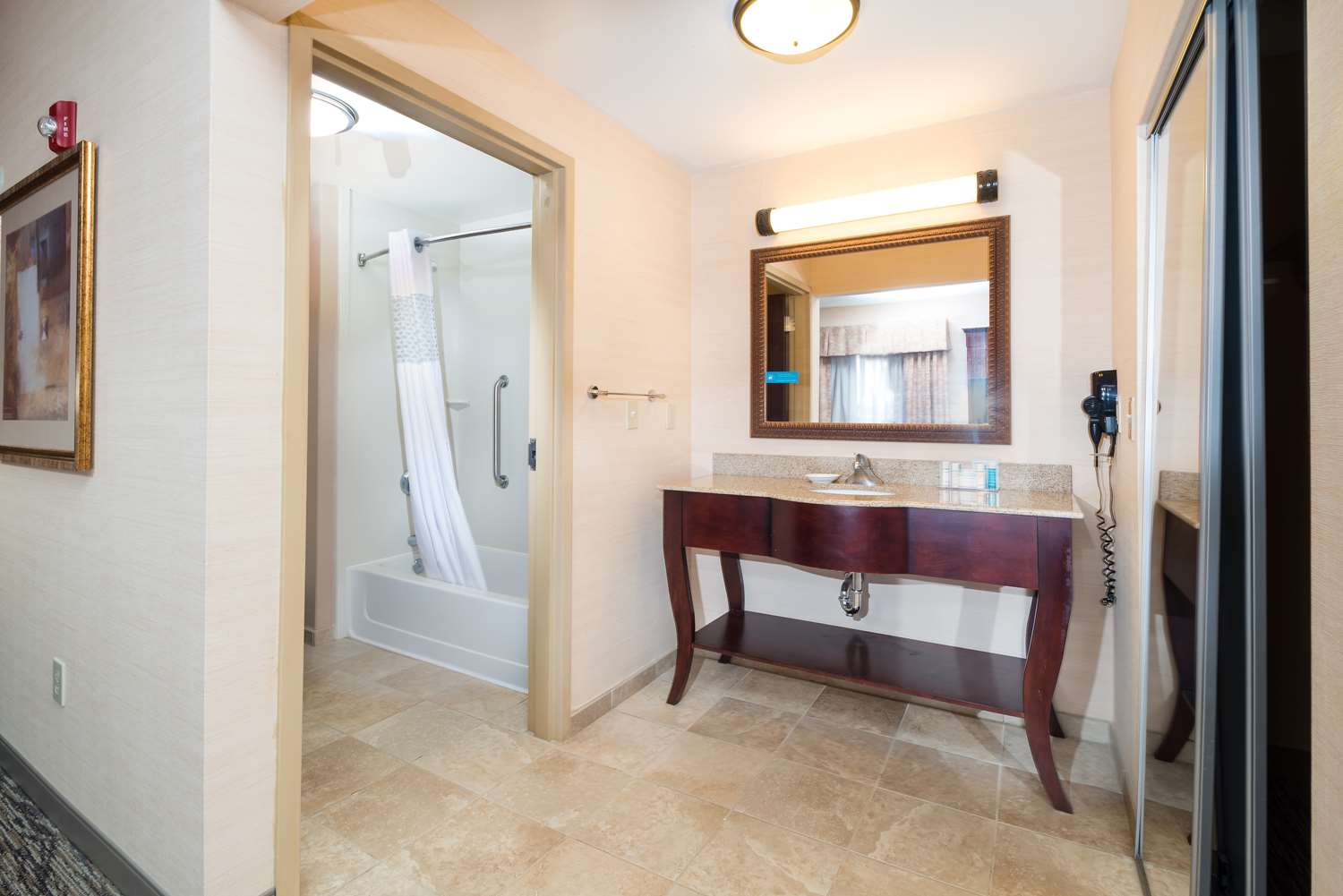 Hampton Inn & Suites Greensburg 2