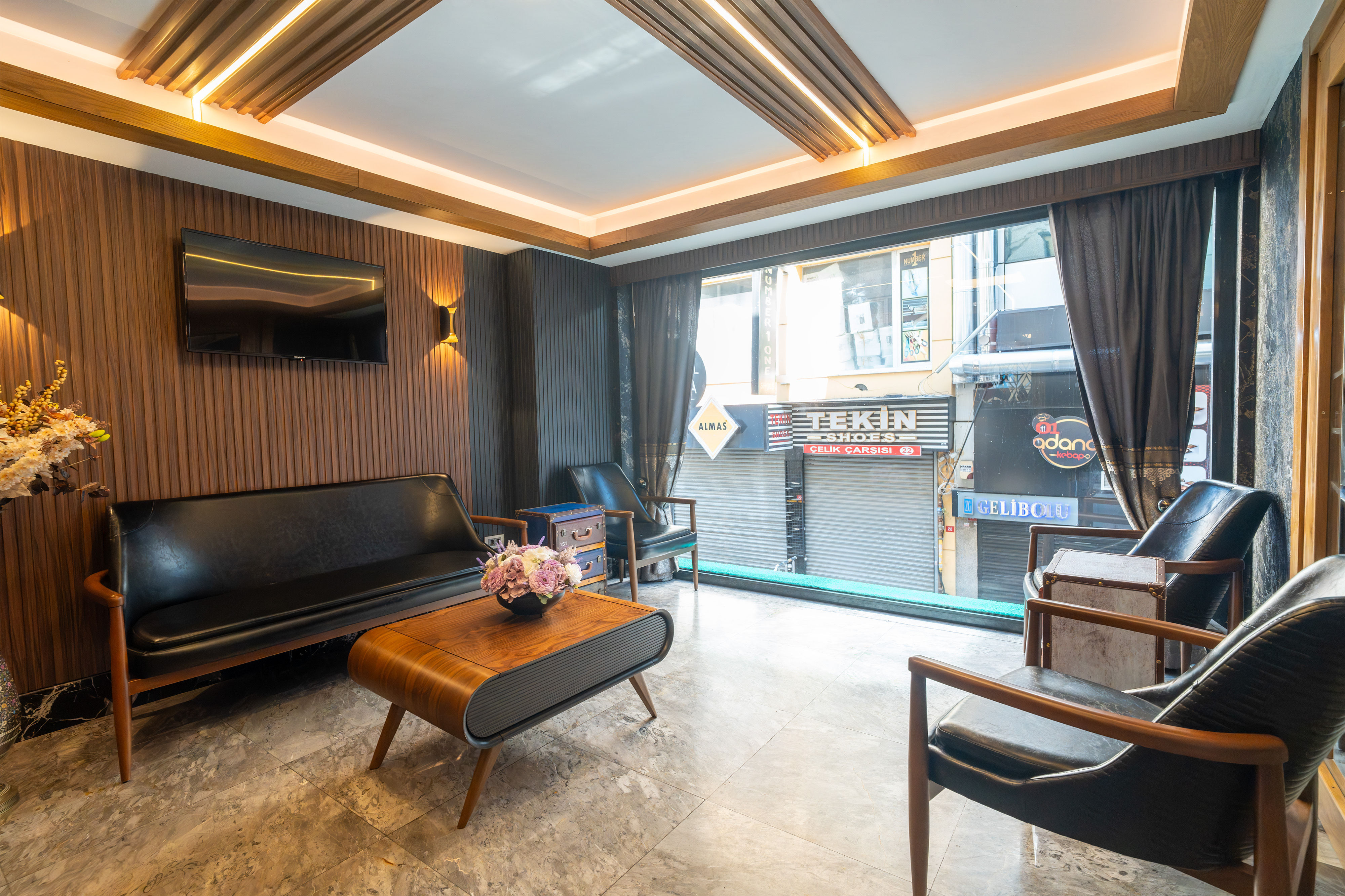 Eliza Hotel 2