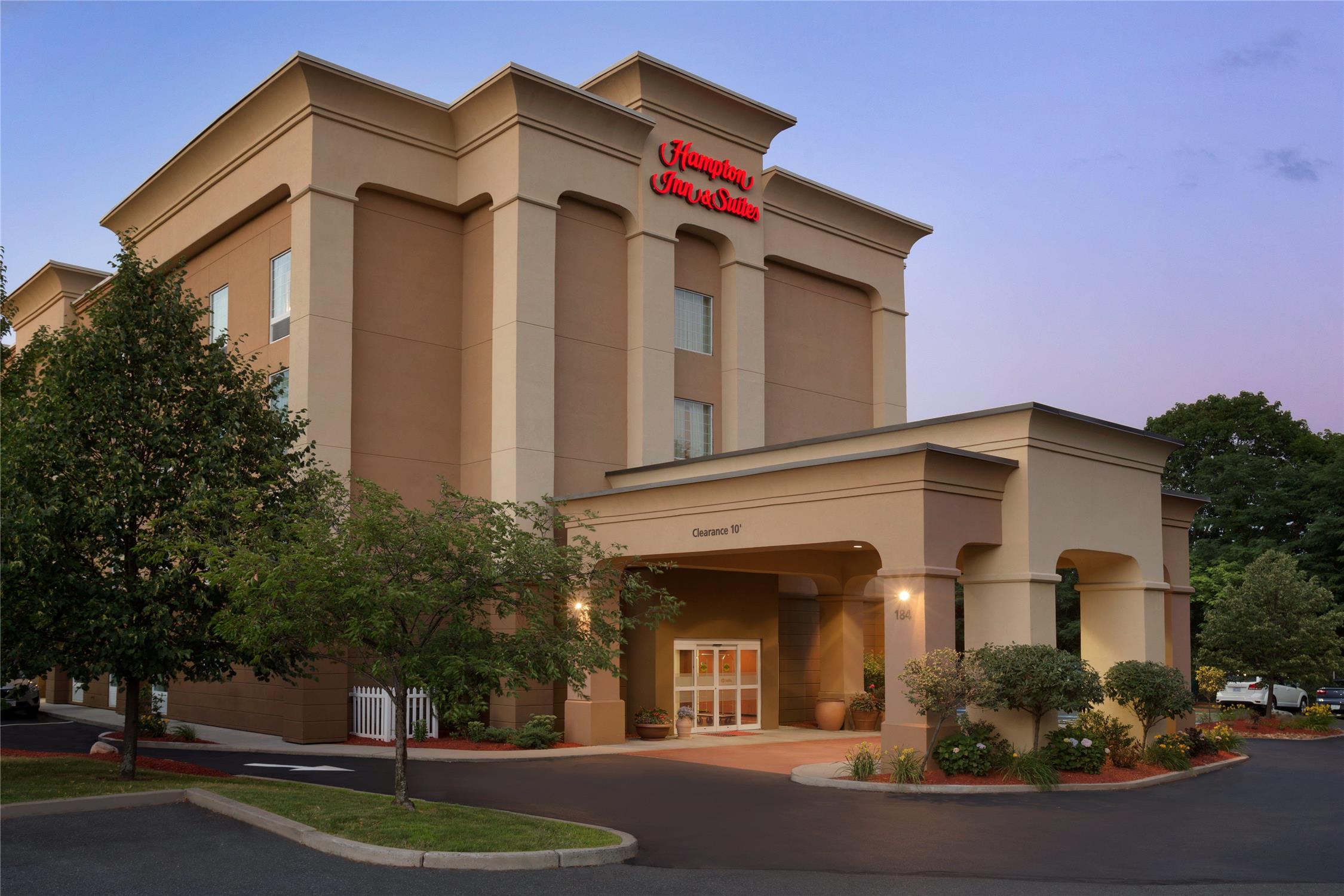 Hampton Inn & Suites Greenfield 2