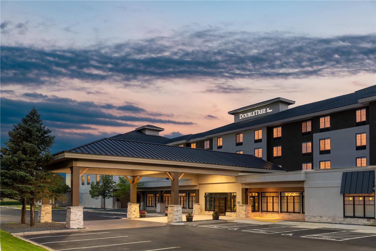 DoubleTree by Hilton Owatonna 2