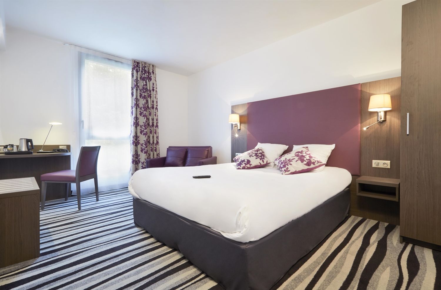 Kyriad Saint Quentin en Yvelines - Montigny 1