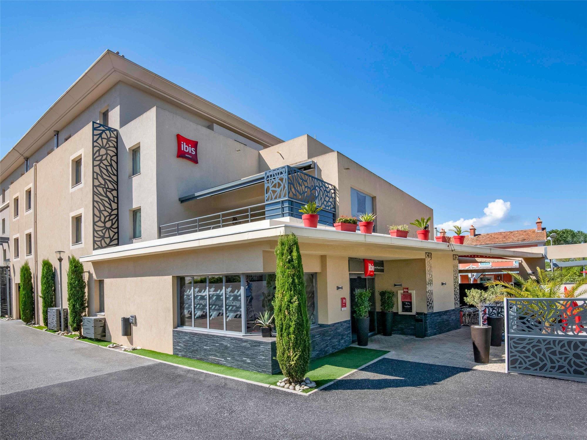 IBIS Cannes Mouans Sartoux Piscine parking gratuit 2