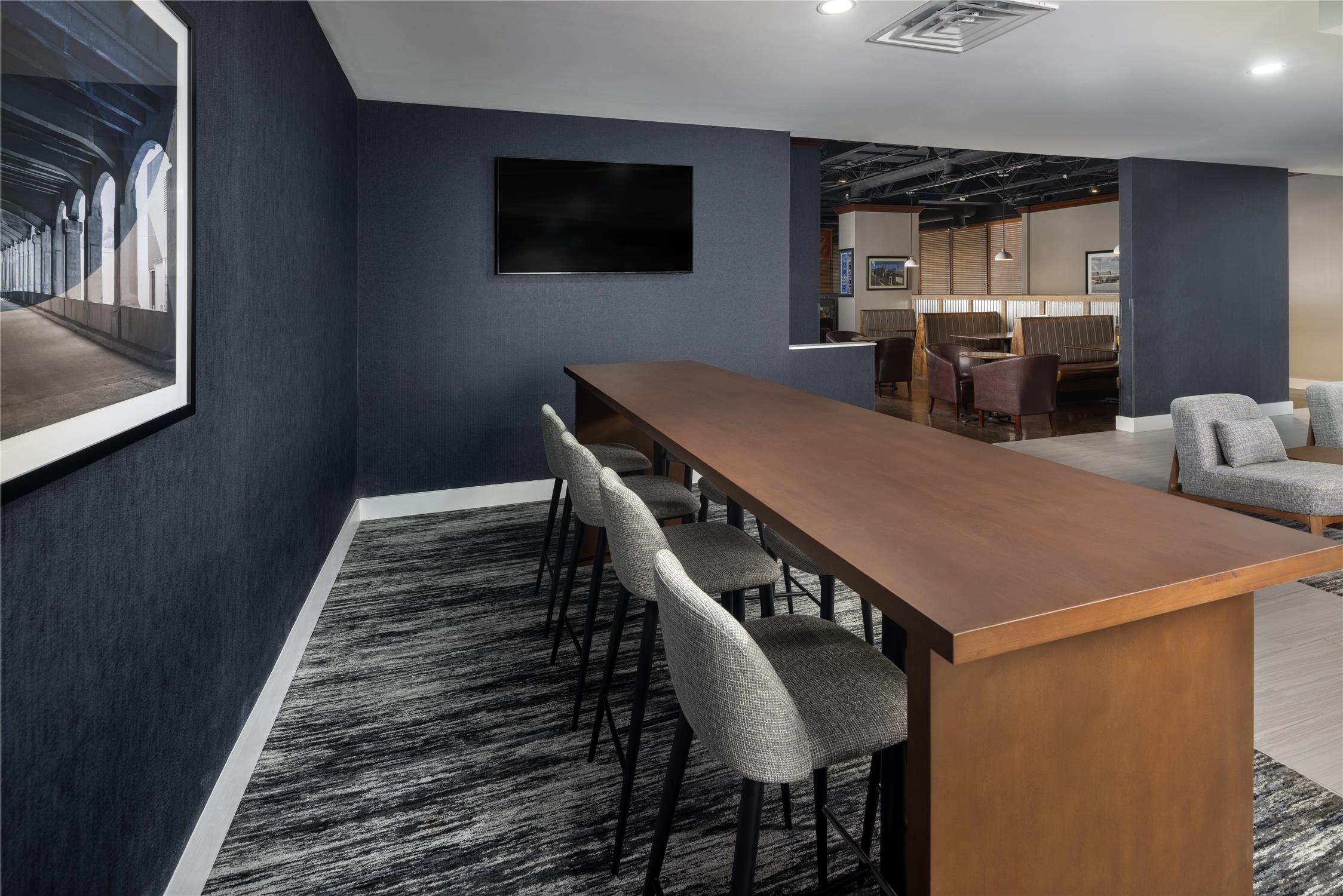 DoubleTree by Hilton Kansas City Airport 2