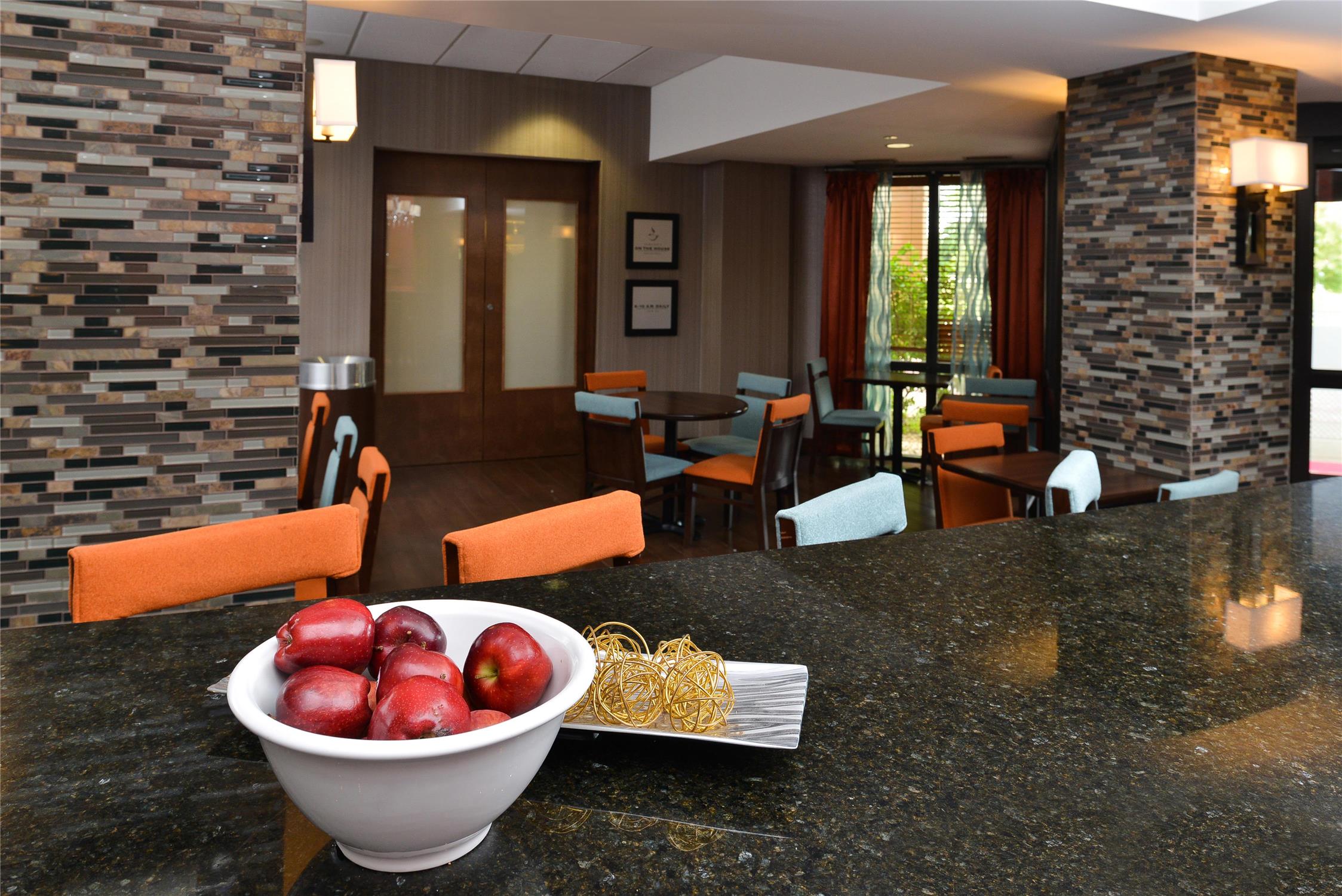 Hampton Inn Chicago-Carol Stream 2