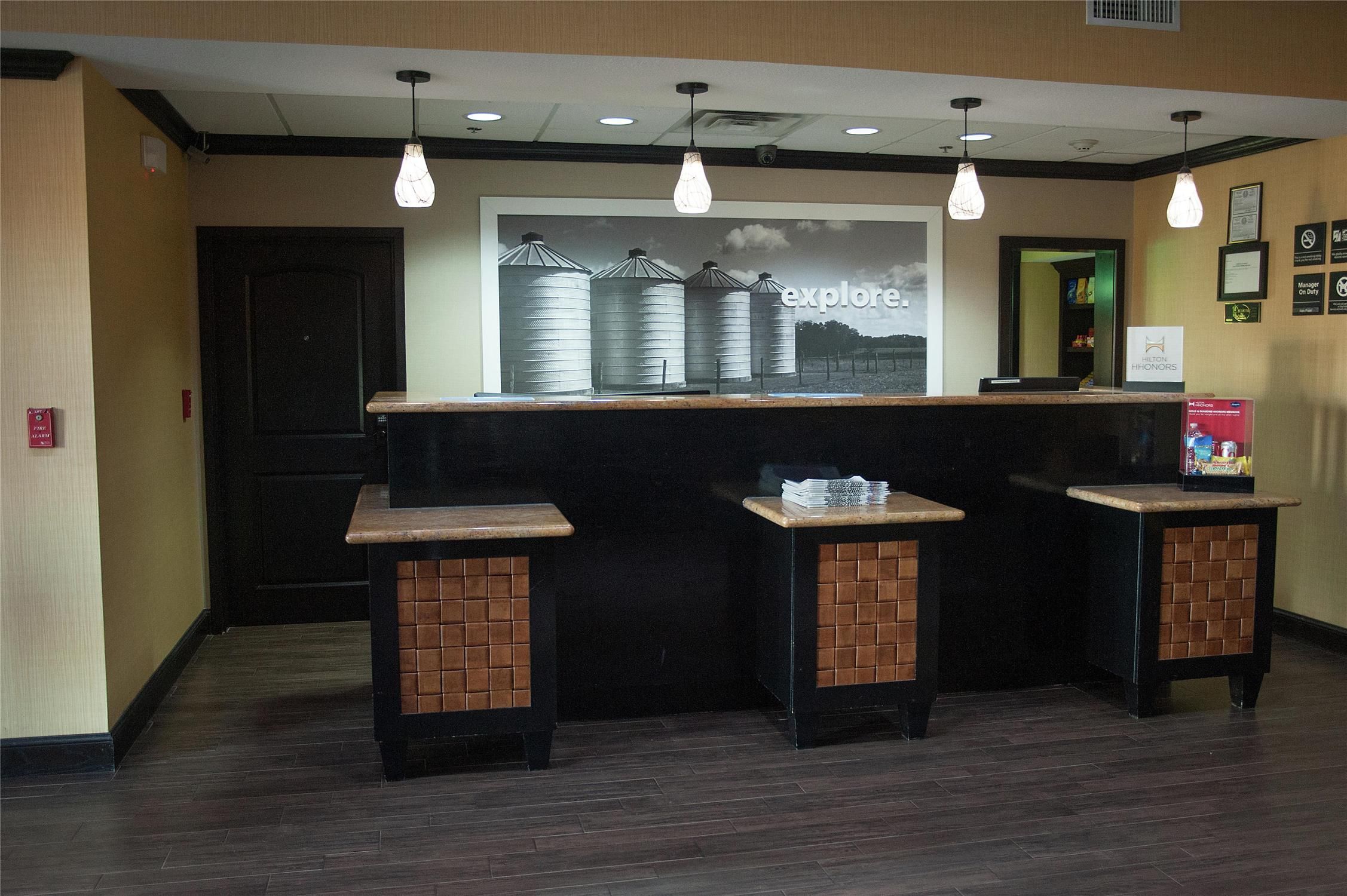 Hampton Inn & Suites Palestine 2