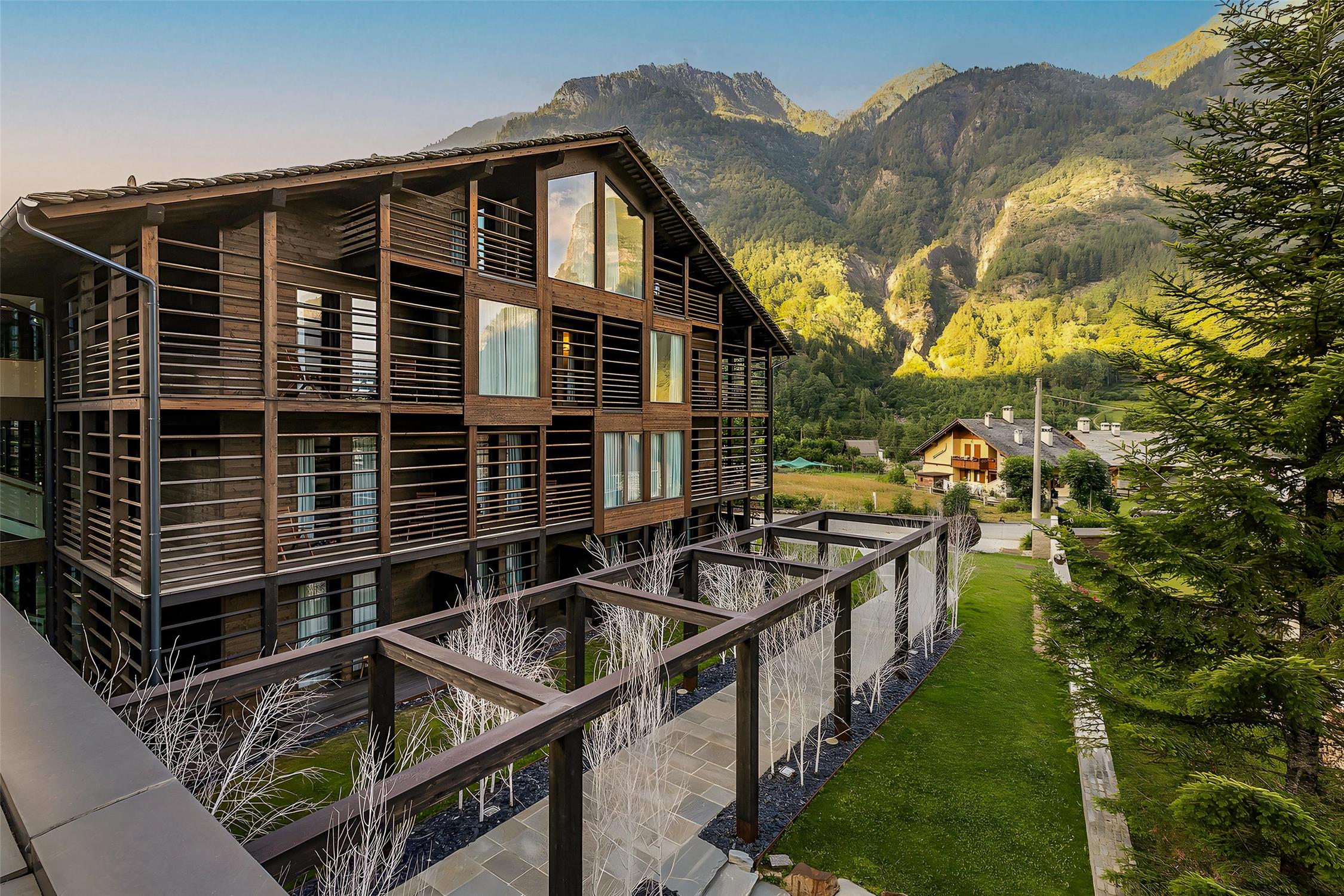 NH Collection Alagna Mirtillo Rosso 2