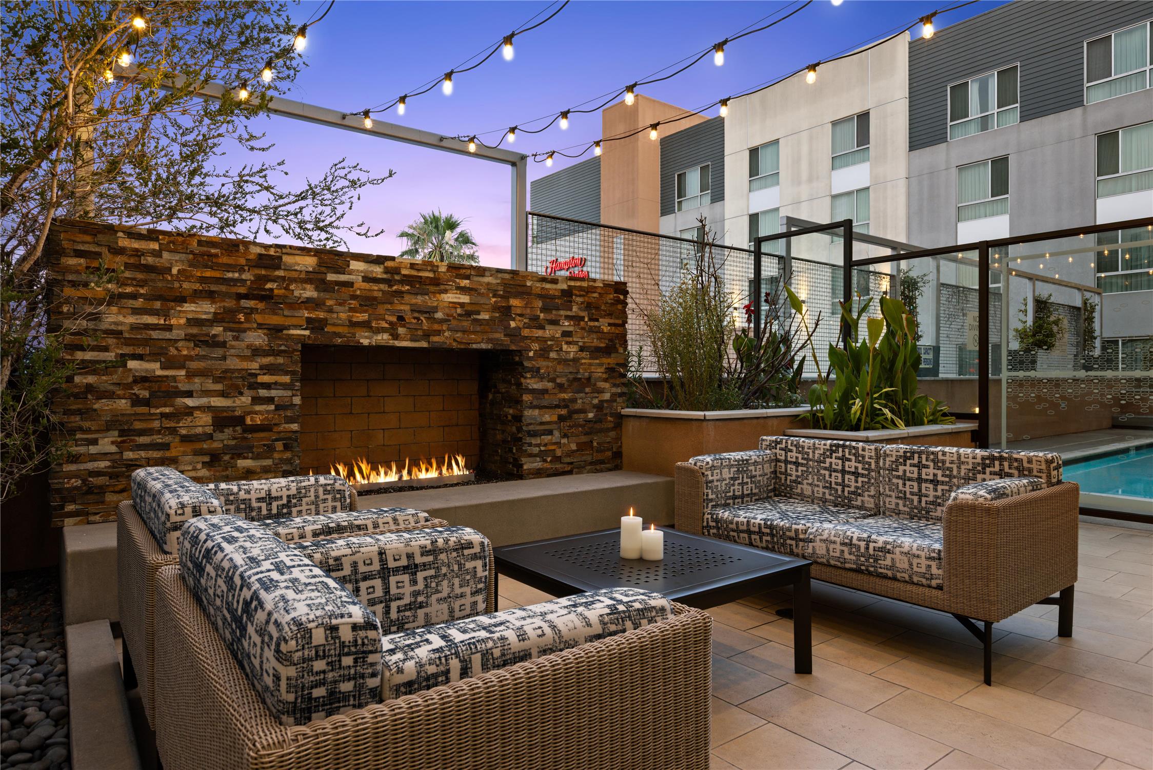 Hampton Inn & Suites Los Angeles - Glendale 2