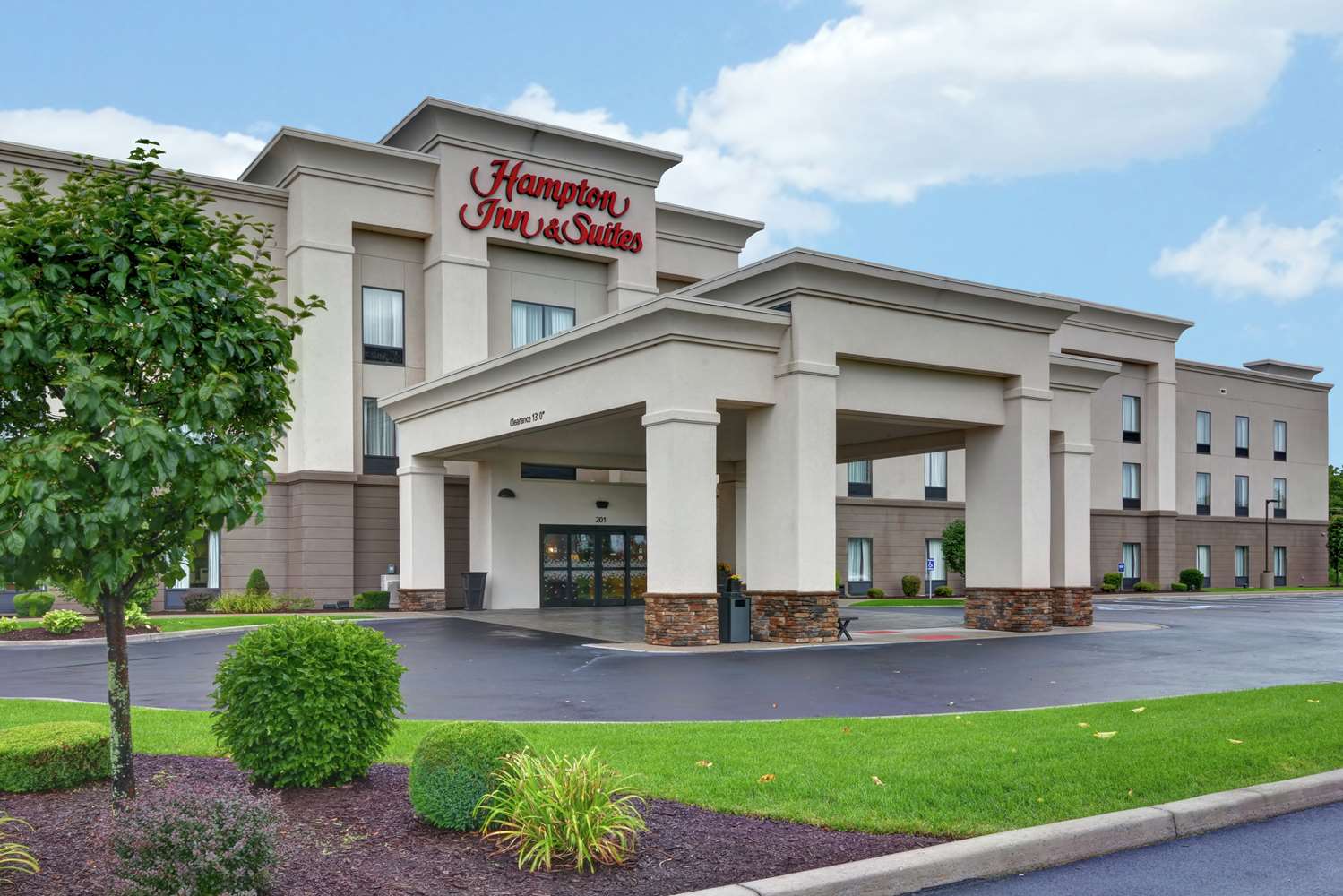 Hampton Inn & Suites New Hartford 1