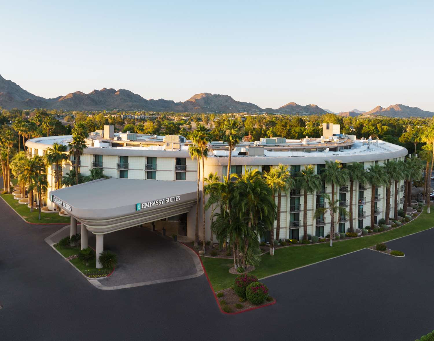 Embassy Suites by Hilton Phoenix Biltmore 2
