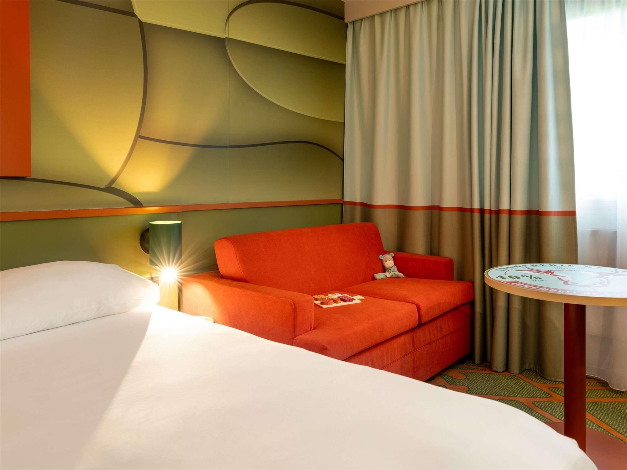 Ibis Styles Lisieux Normandie 2