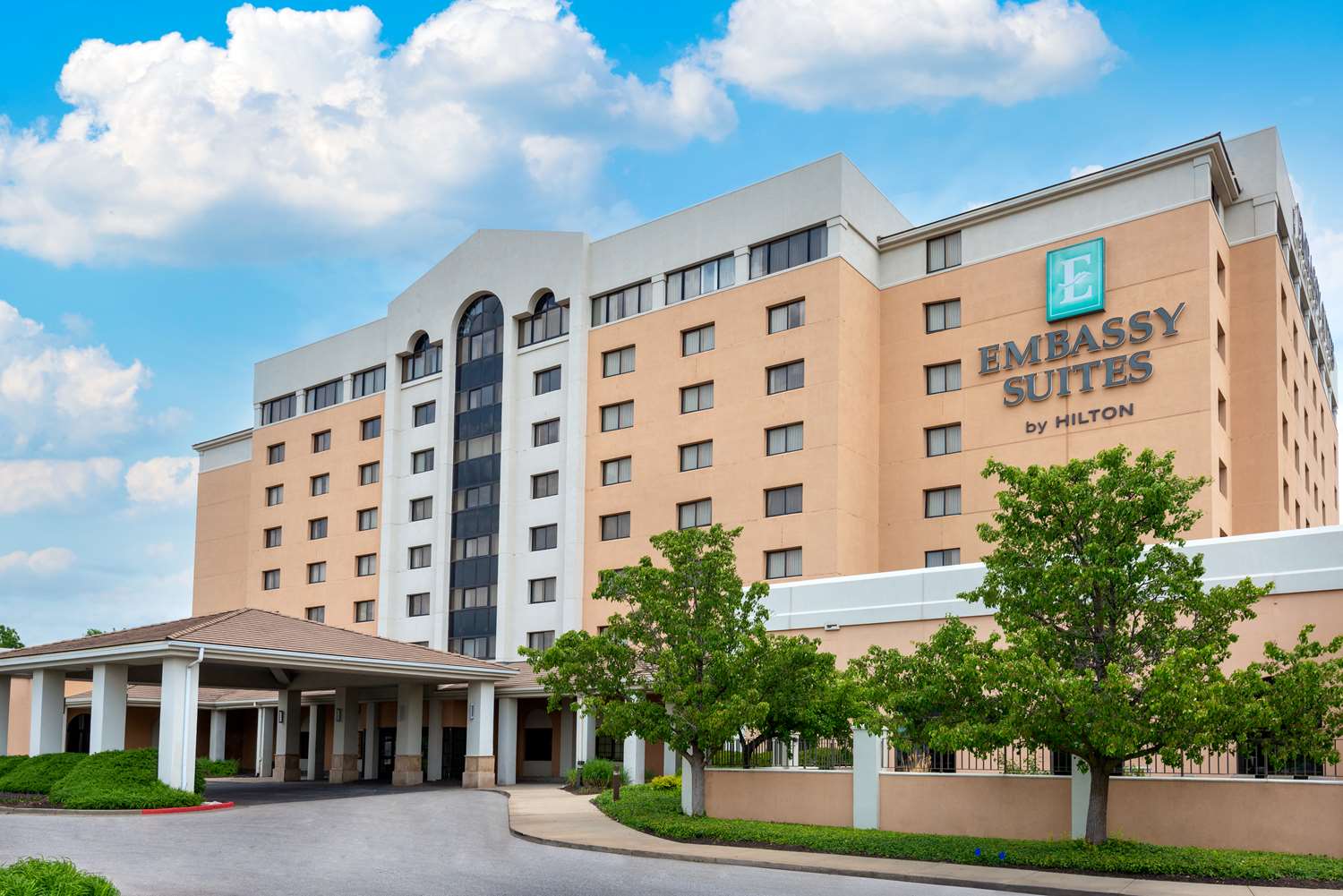 Embassy Suites by Hilton Kansas City International Airport 2