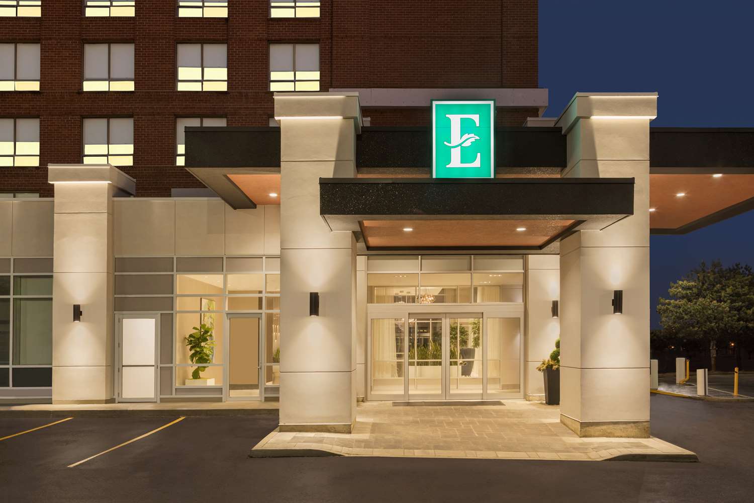 Embassy Suites by Hilton Toronto Airport 2