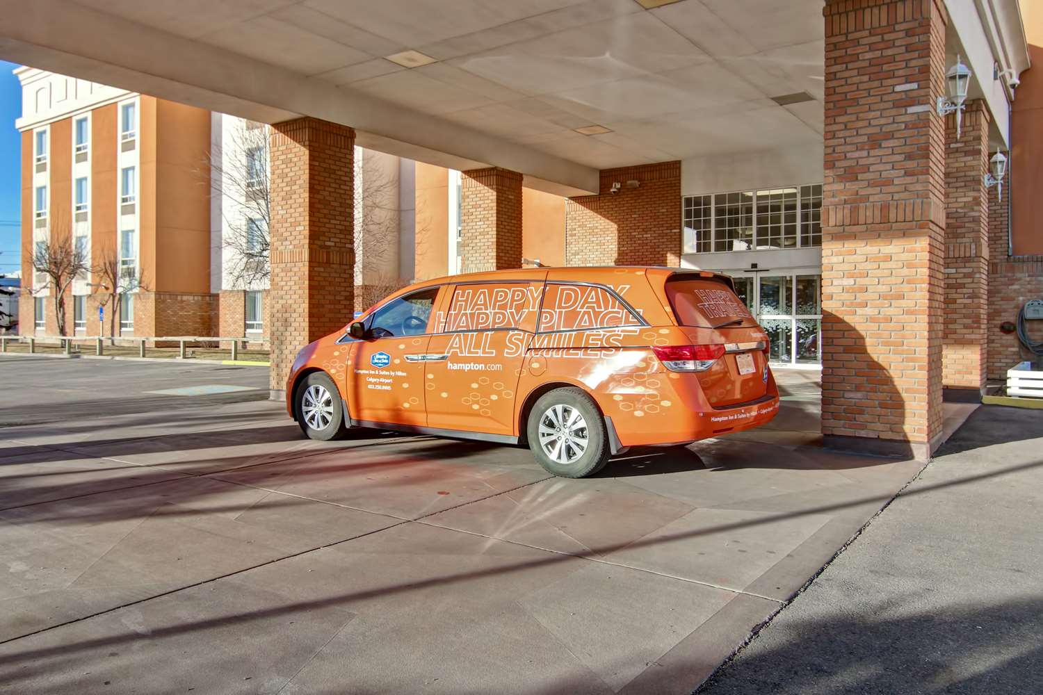 Hampton Inn & Suites by Hilton Calgary-Airport 2