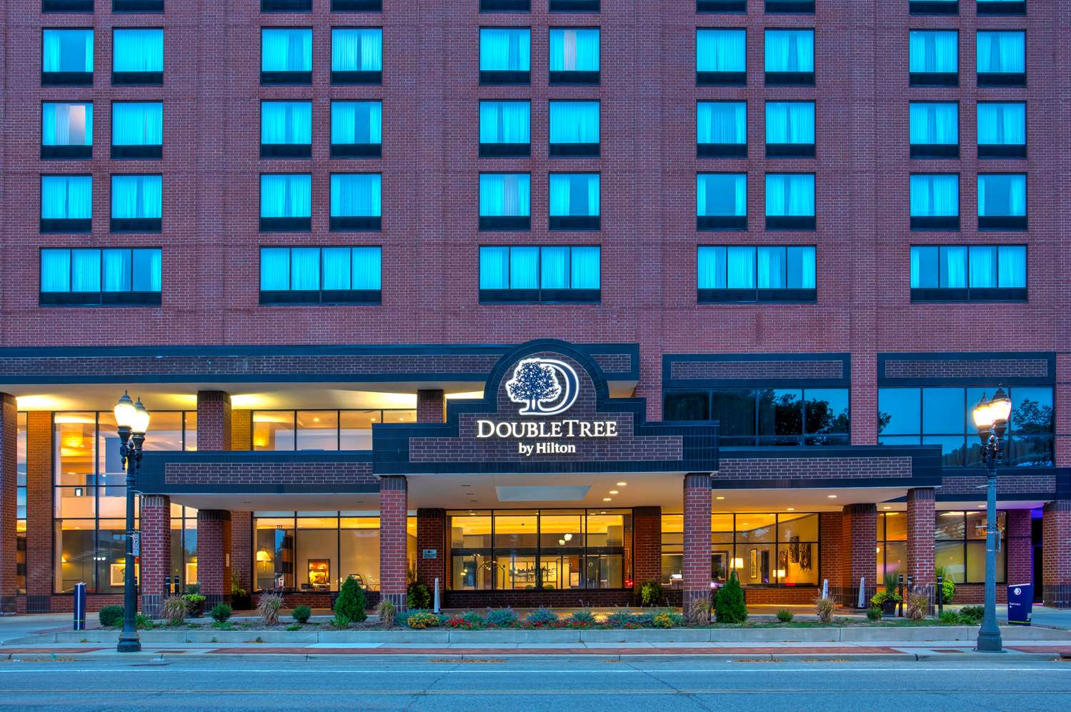 DoubleTree by Hilton Lansing 2