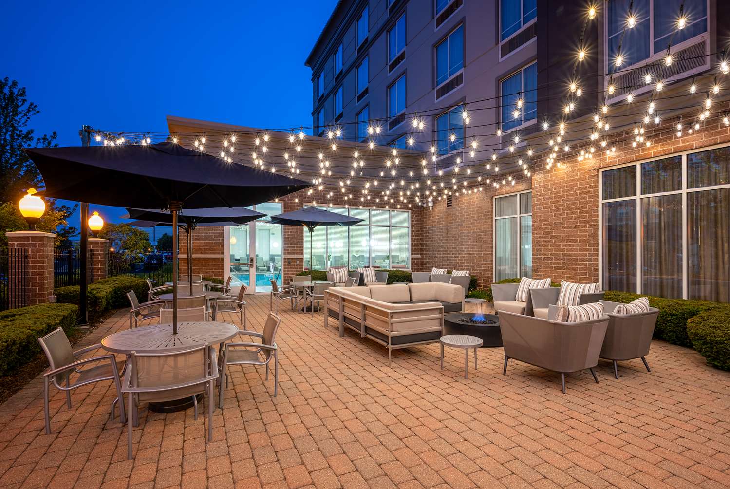 DoubleTree by Hilton Chicago Midway Airport 2