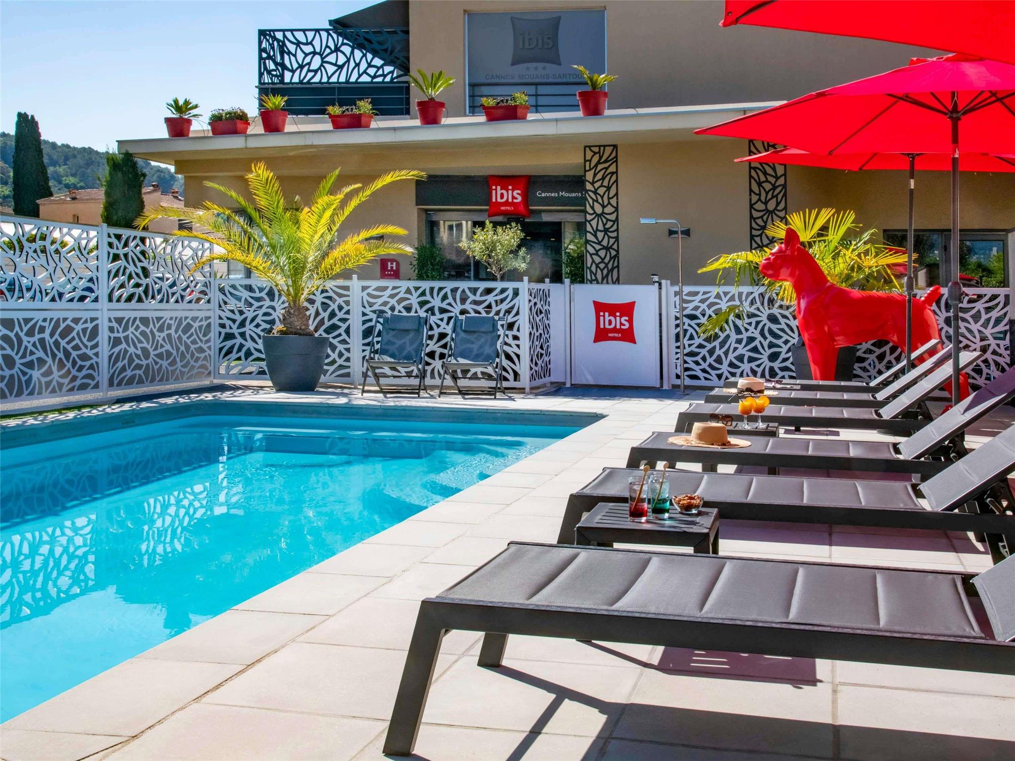 IBIS Cannes Mouans Sartoux Piscine parking gratuit 1