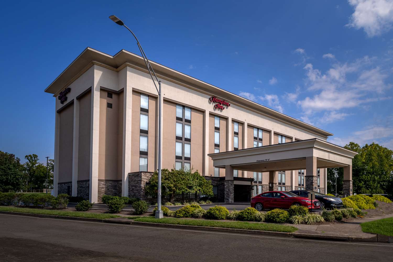 Hampton Inn Charleston-Downtown 2