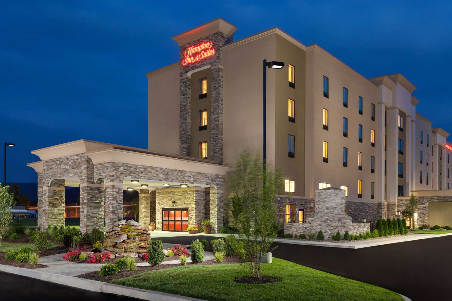 Hampton Inn & Suites Williamsport-Faxon Exit 2