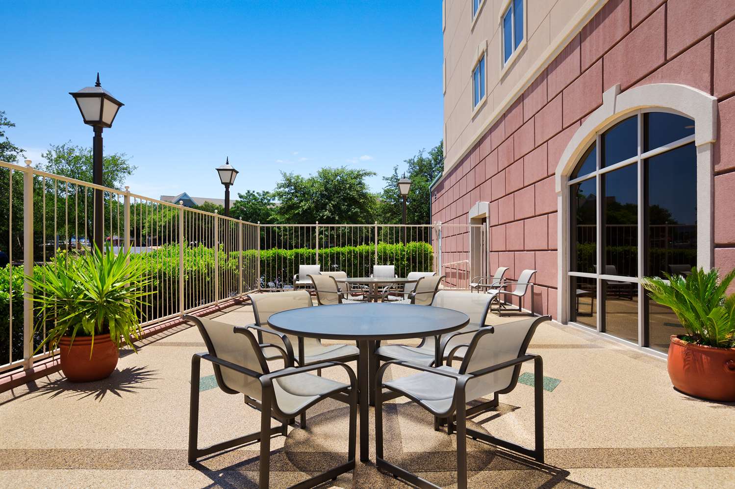 Embassy Suites by Hilton Austin Arboretum 2