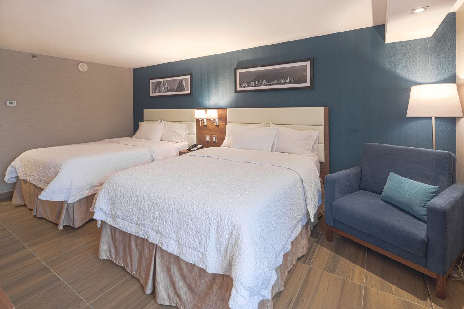 2 Double Beds
