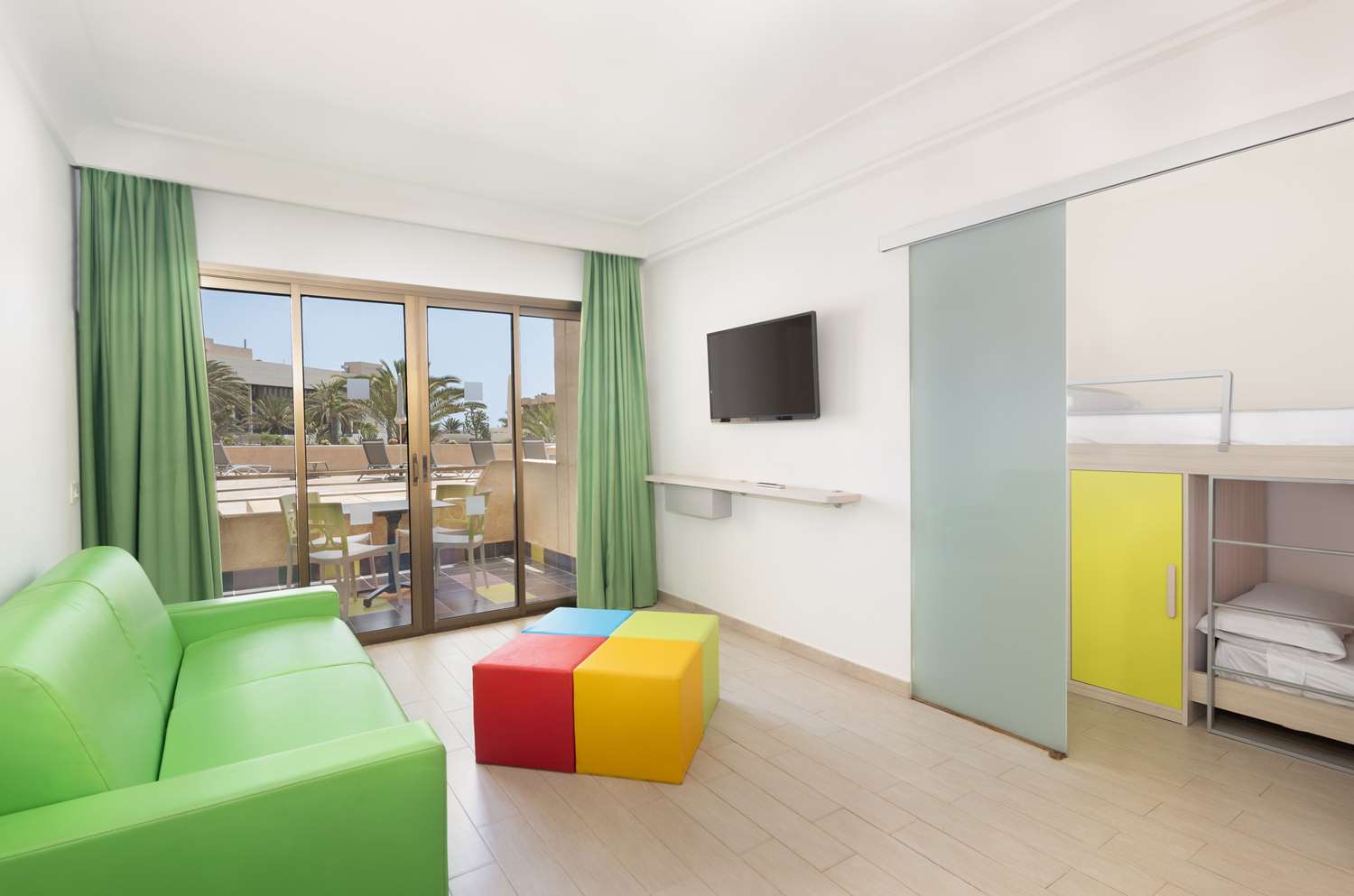 Familiar Suite