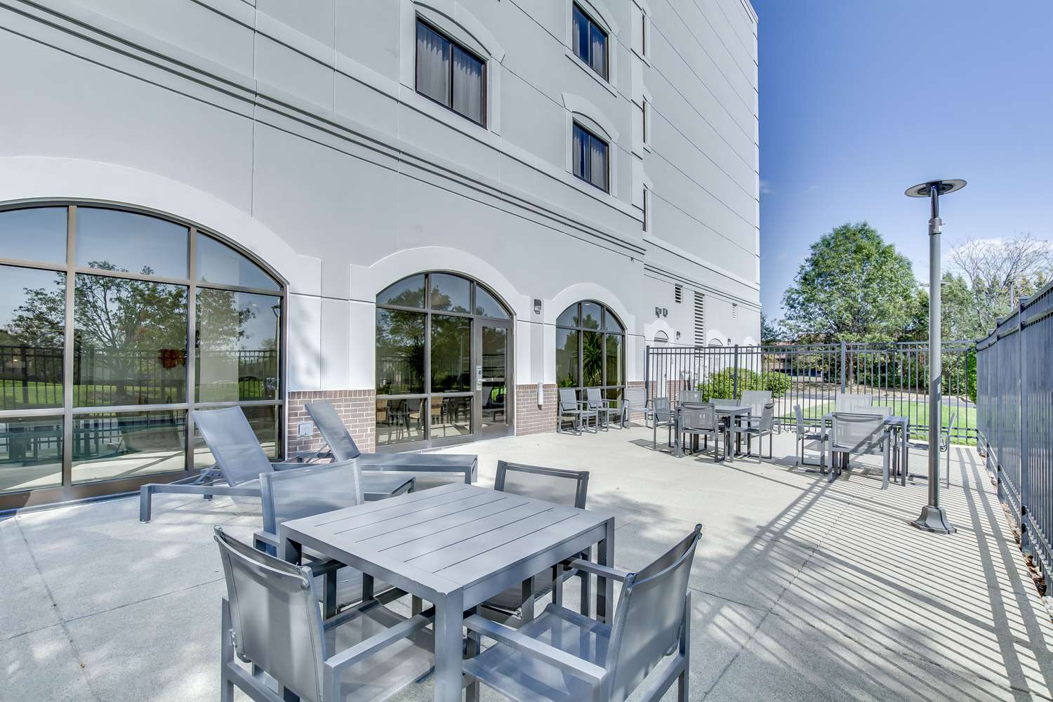 Embassy Suites by Hilton Louisville East 2