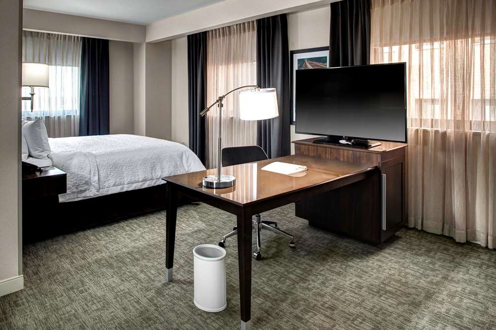Hampton Inn & Suites Richmond - Downtown, VA 1